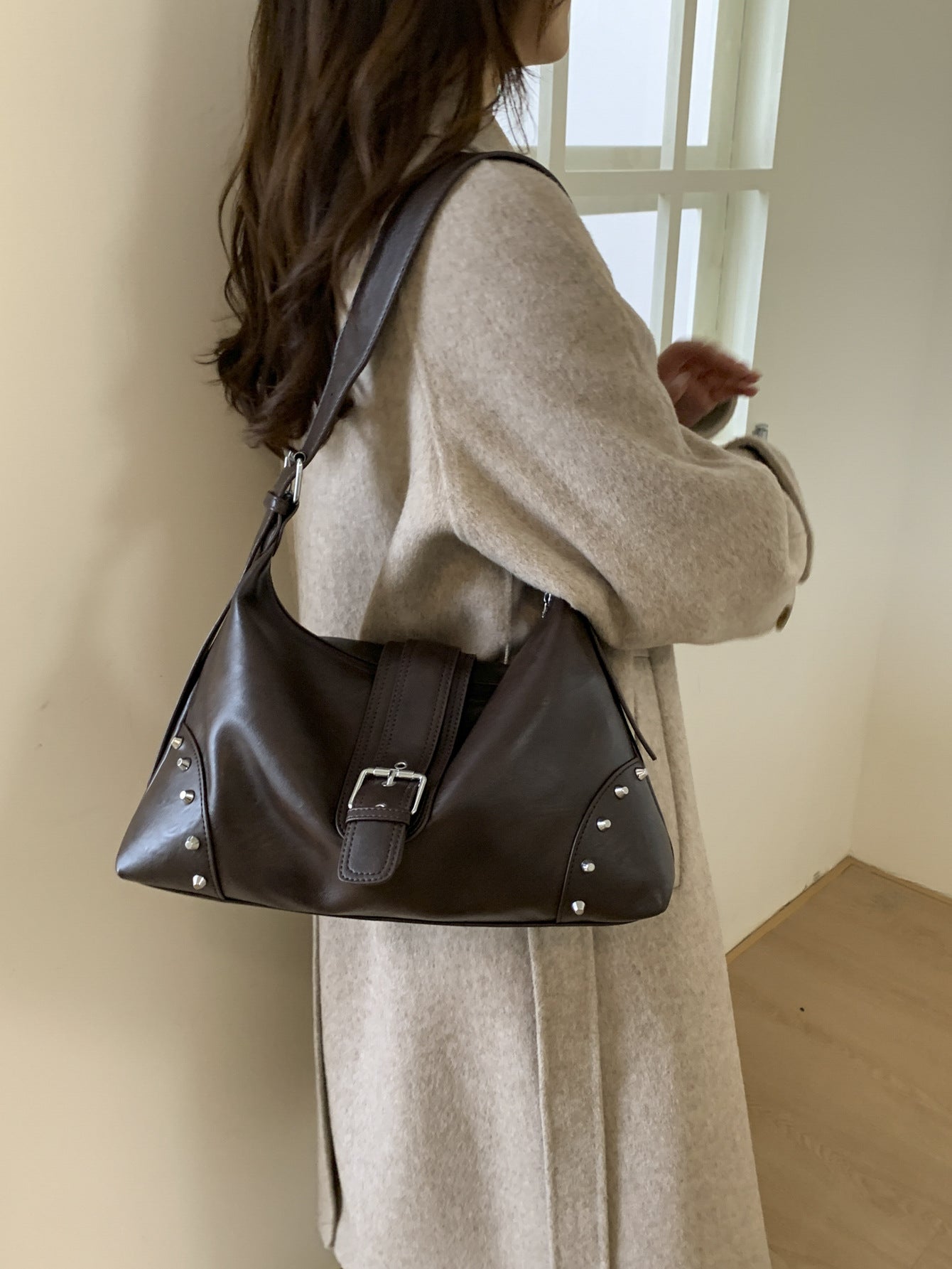 Women's Fashion Trends Motorcycle Western Style Decorative Rivets Women's Shoulder Bag