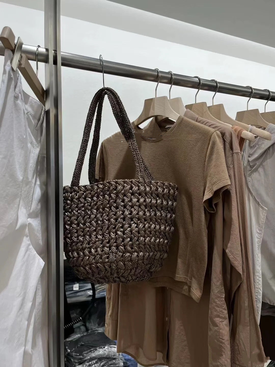 Women's Simple Stylish Hand-woven Fashion Commuter Straw Women's Shoulder Bag