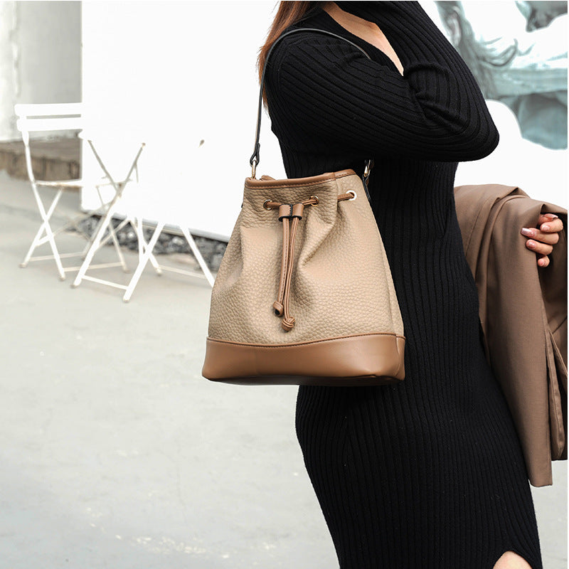 Women's Leather Lychee Pattern Drawstring Hanging Match Commuter Light Luxury Women's Messenger Bag