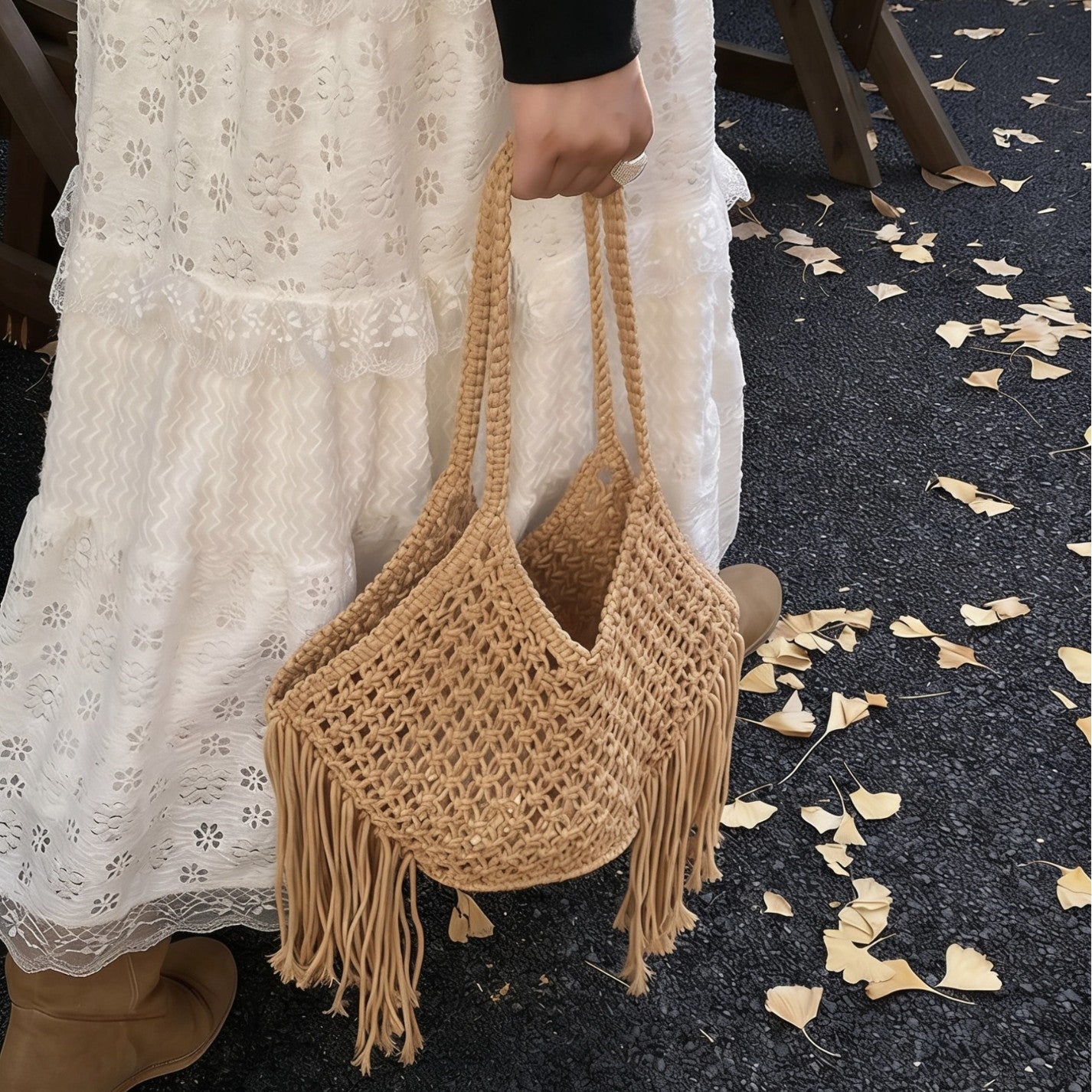 Women's Retro Hollow Hand-woven Summer Seaside Vacation Versatile Beach Niche Women's Shoulder Bag