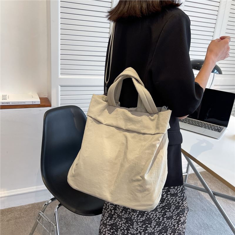 Women's Large Capacity Fashion Ultra Light Nylon Cloth Portable Class Women's Messenger Bag