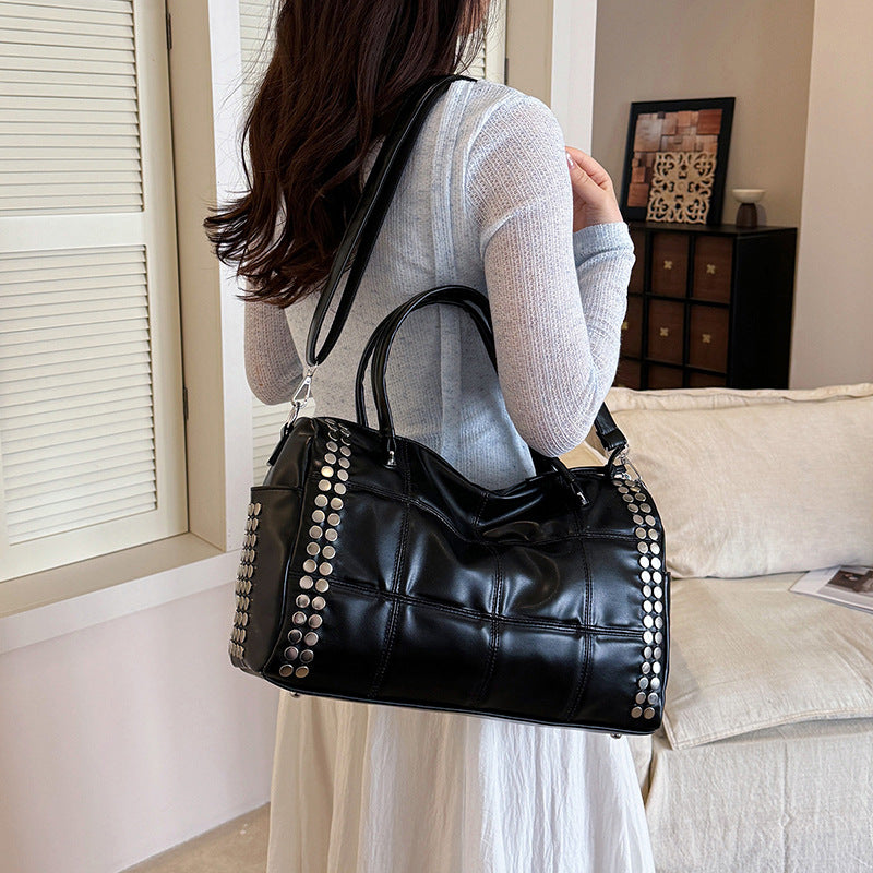 Women's Korean Style Retro Large Capacity Rivet Commuter Personality Tote Bag