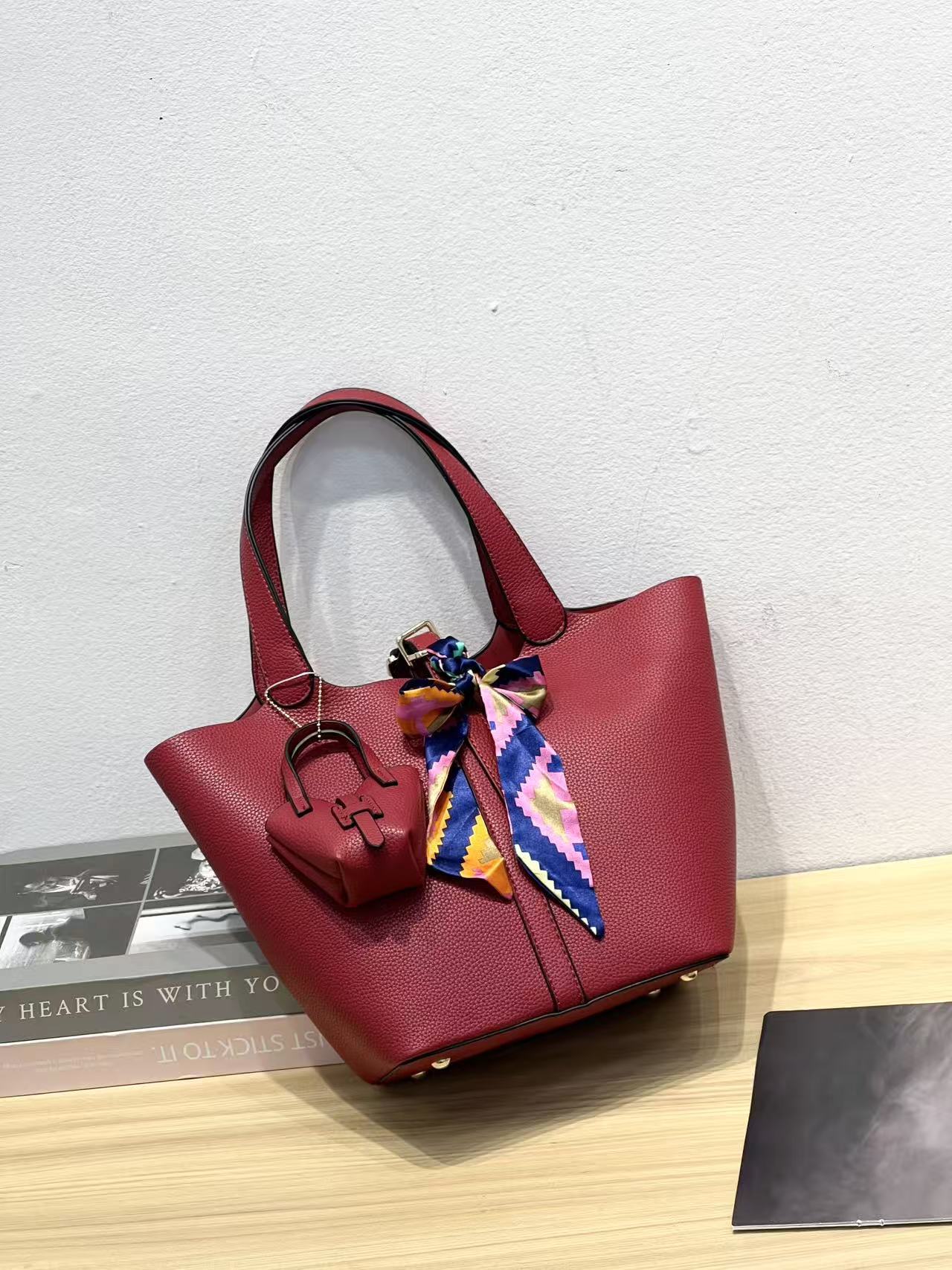 Women's Soft Leather Lychee Pattern Vegetable Basket Classic Women's Handbag