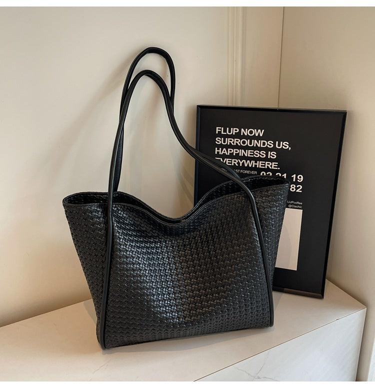 Women's High Sense Woven Retro Large Capacity Underarm Simple Temperament Commute Shoulder Bags