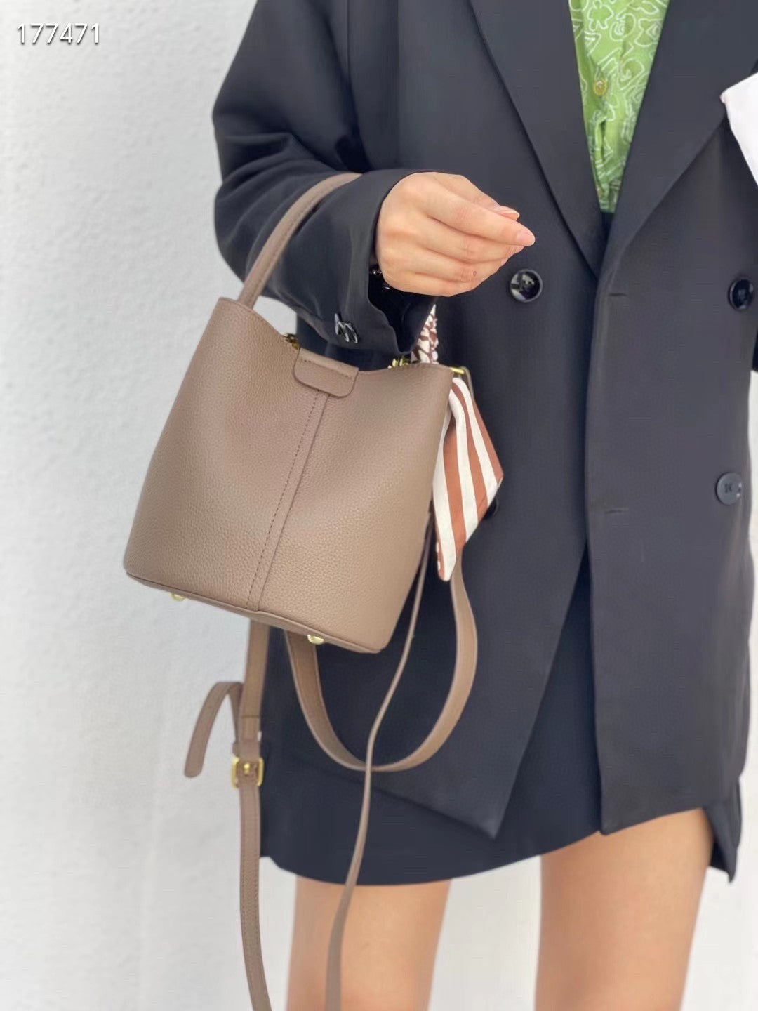 Women's Genuine Leather Portable Large Capacity Simple Bucket Bag