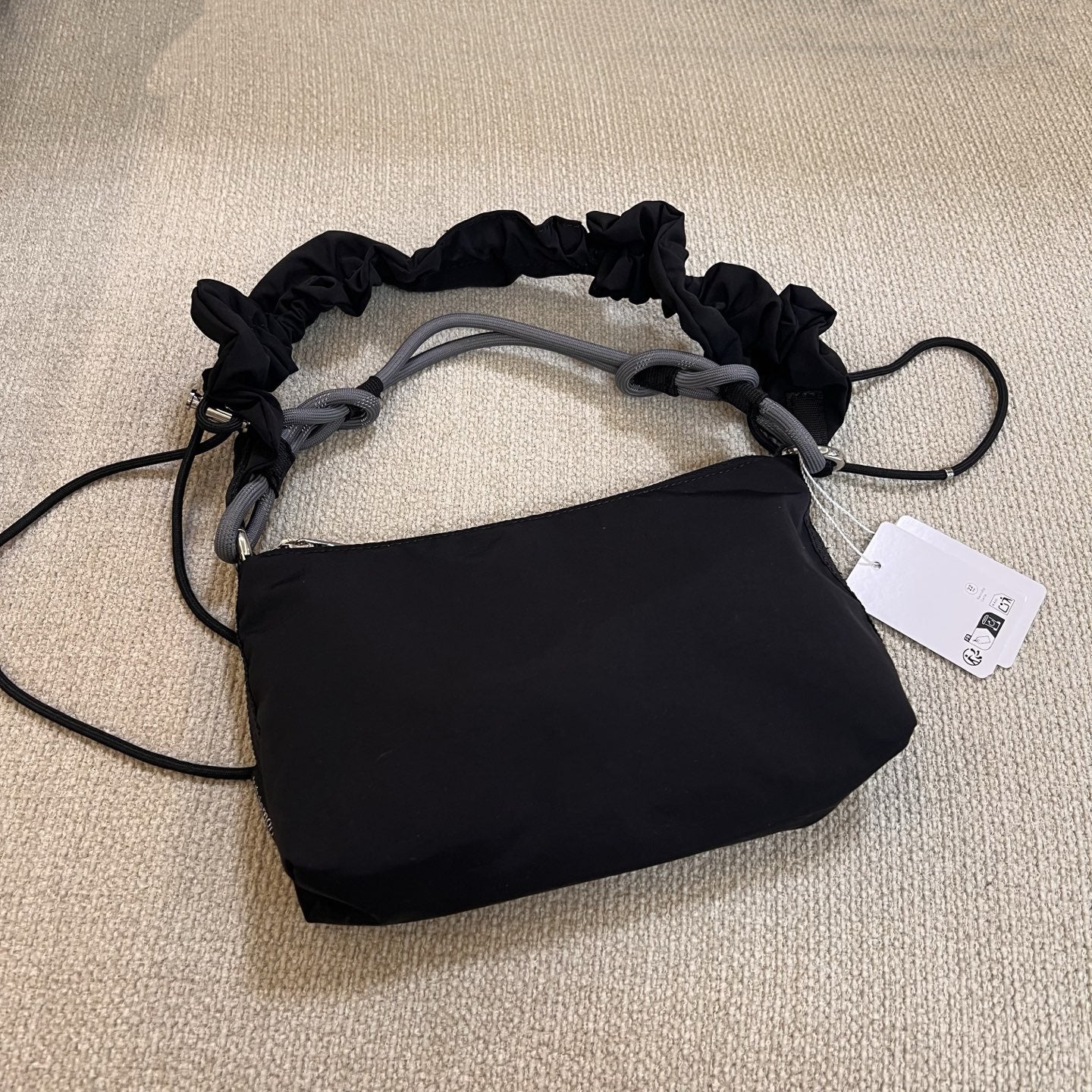 Popular Road Large Intestine Pleated Cloud Underarm Bag