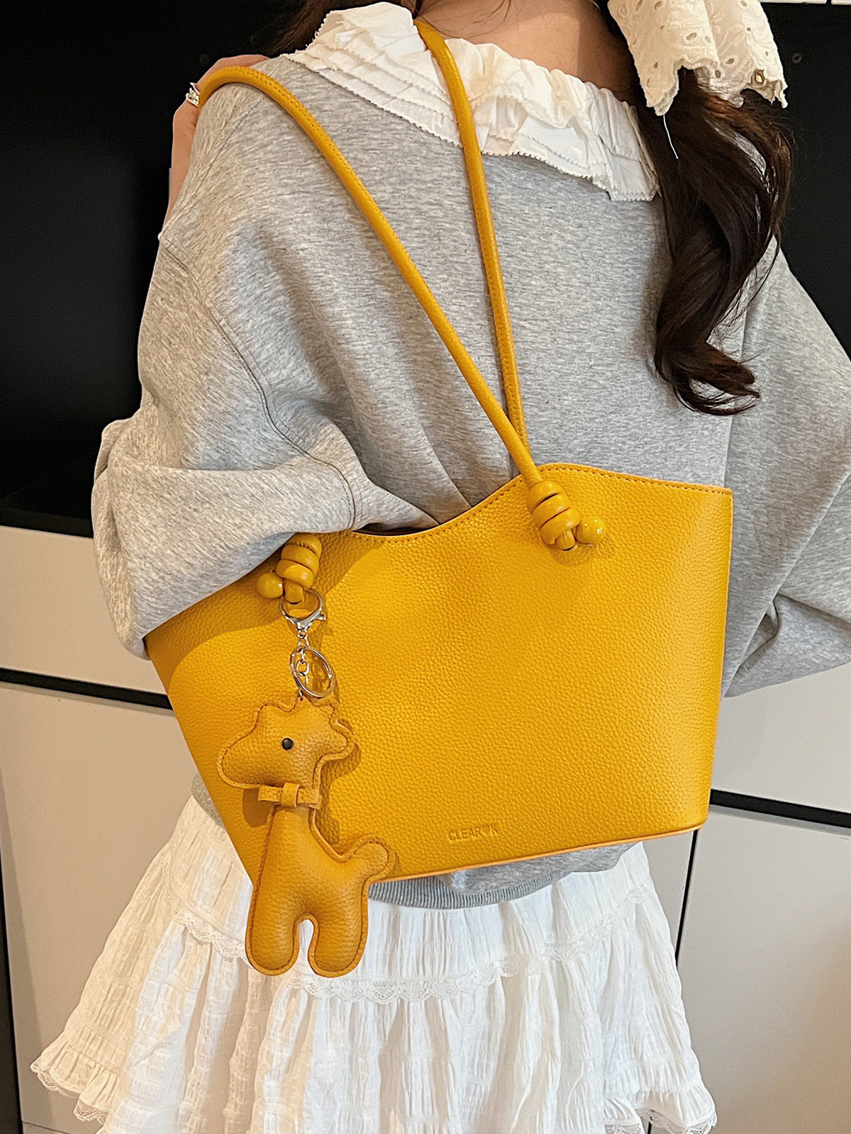Women's High-grade Fashion Best-selling Underarm Commuter Bucket Bag