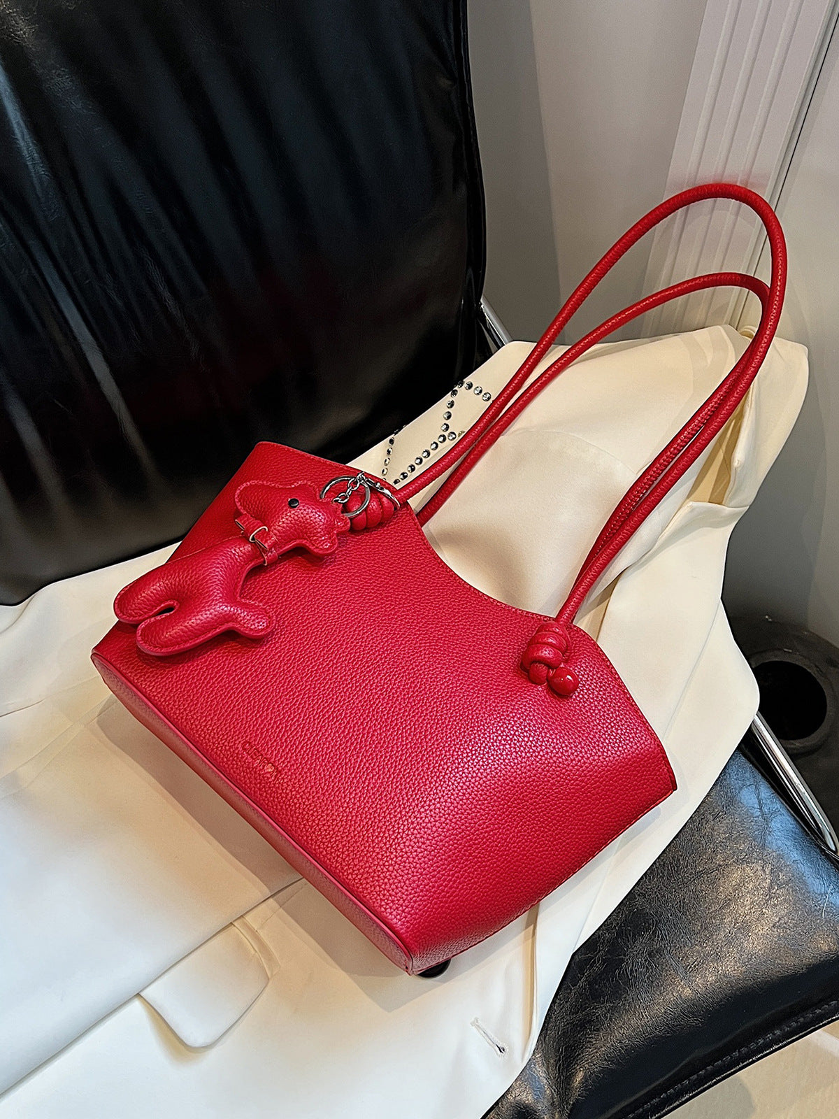 Women's High-grade Fashion Best-selling Underarm Commuter Bucket Bag