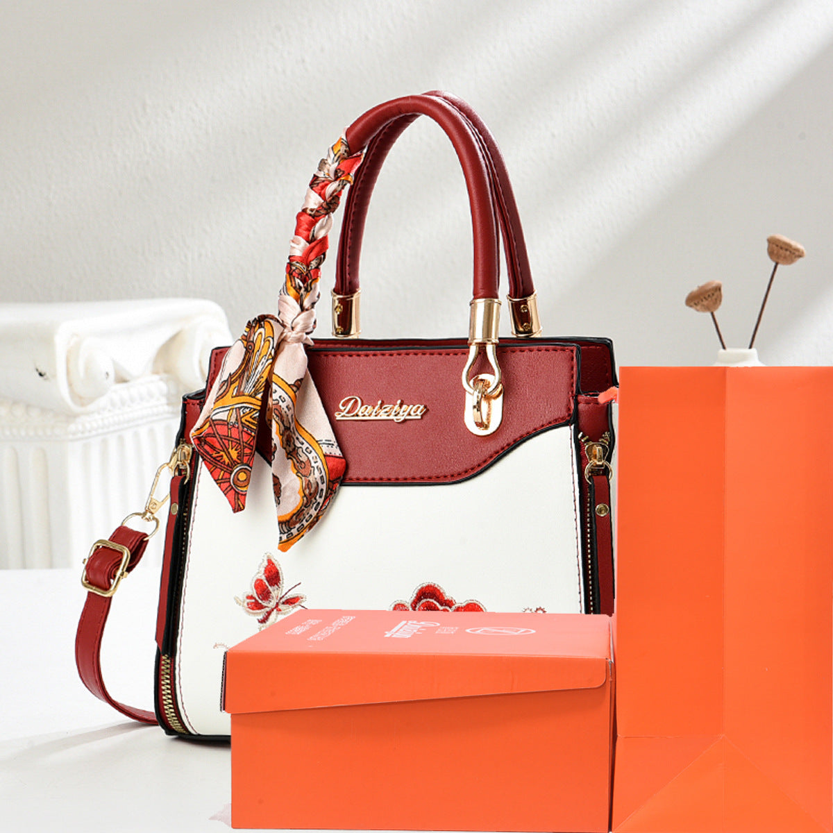Women's Gift High Sense Chinese Style Embroidery To Women's Handbag