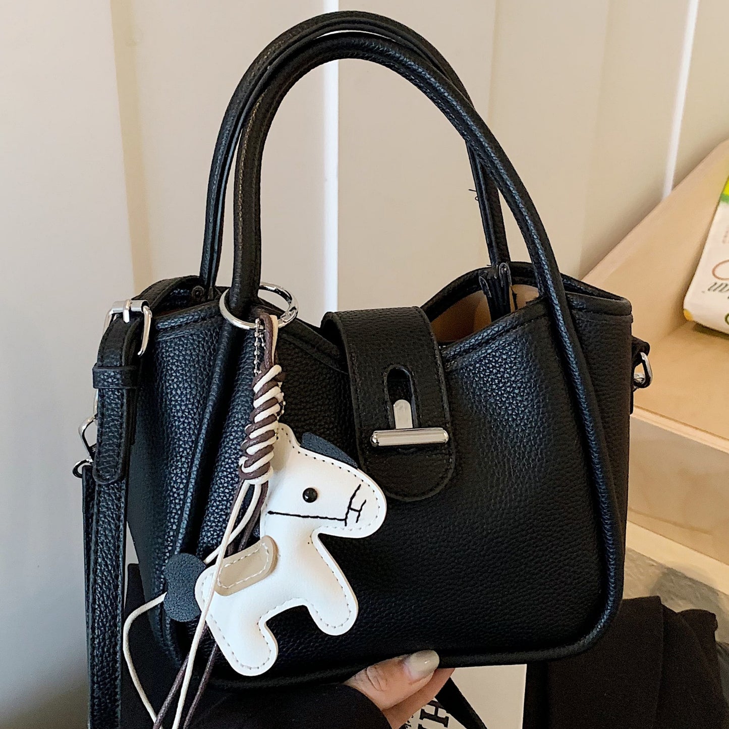 Women's Korean Style Commuter Portable Fashion Simple Bucket Bags