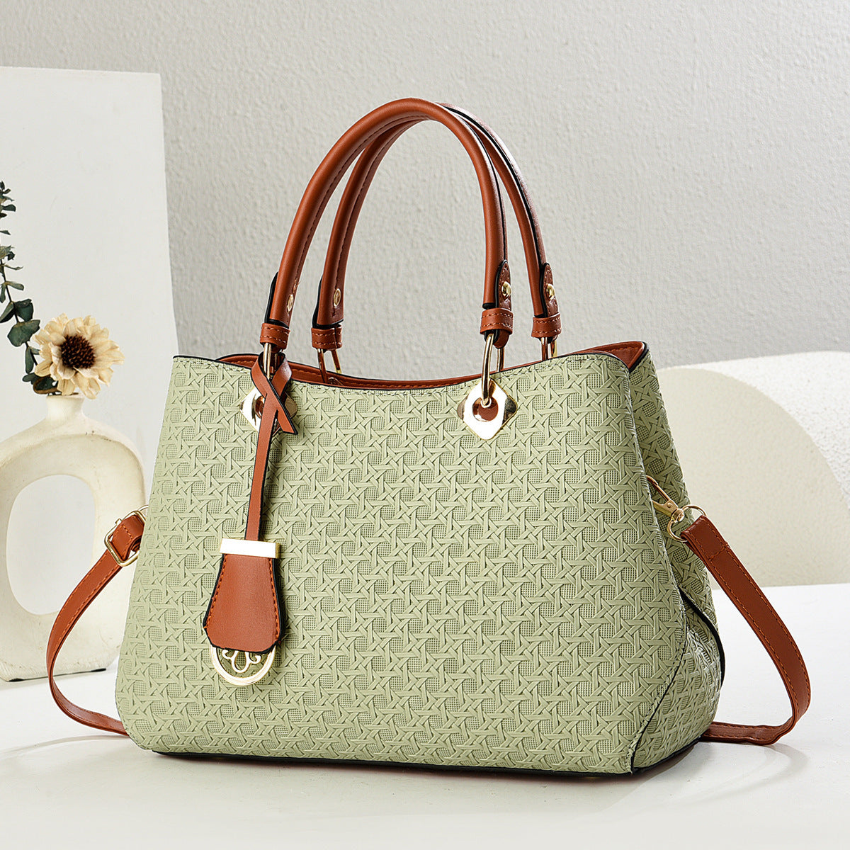 Attractive Women's Fashionable Large Capacity Lightweight Women's Handbag