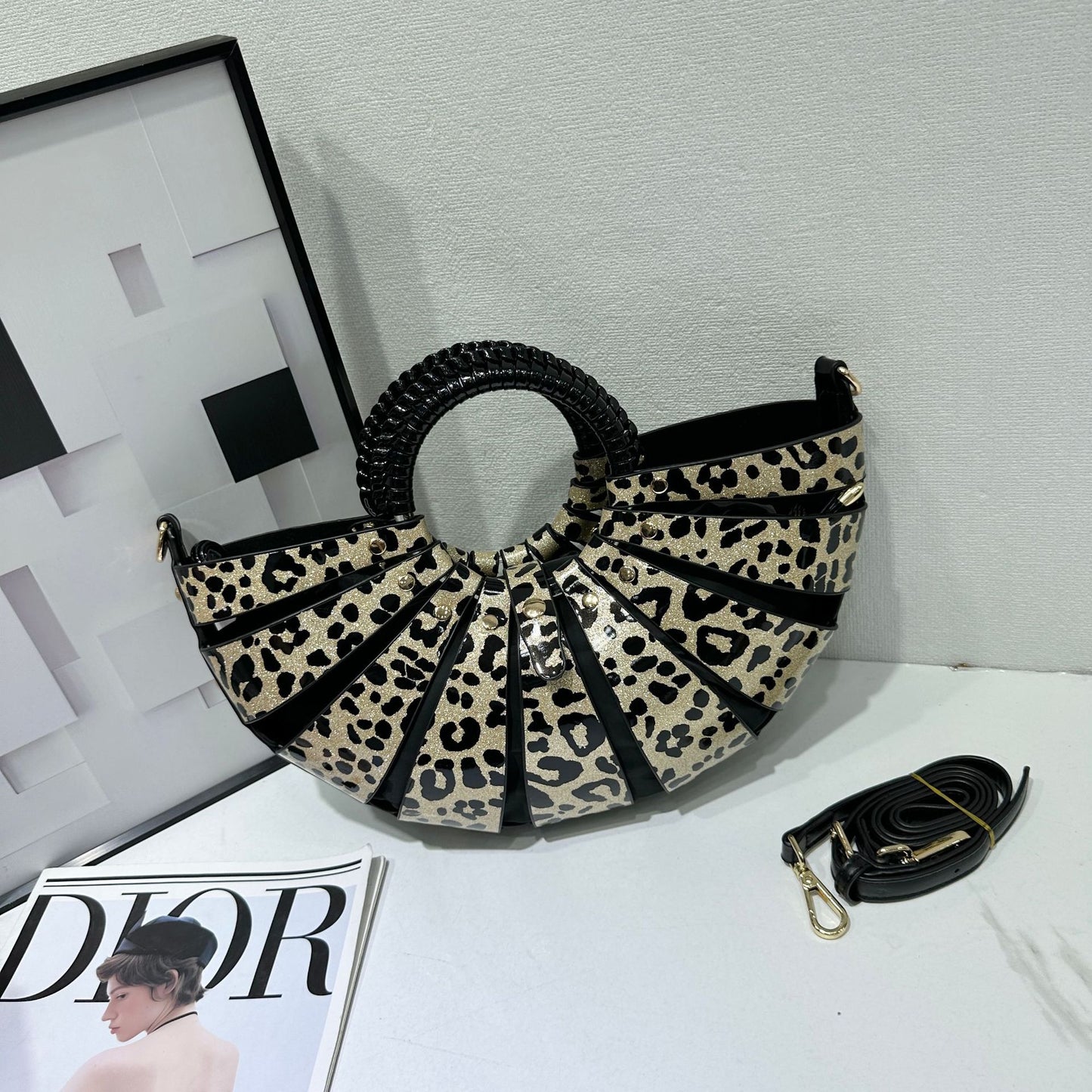 Fashion Fan Shell Trendy Hollow Out Women's Handbag