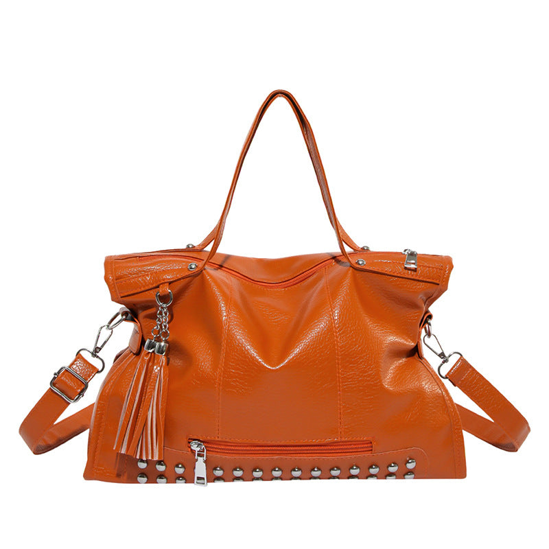 Women's Fashion Locomotive Big Rivet One Commuting Women's Shoulder Bag