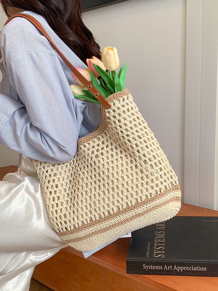 Women's Early Spring Artistic Fresh Woven Leisure Commute Seaside Holiday Hollow Women's Shoulder Bag