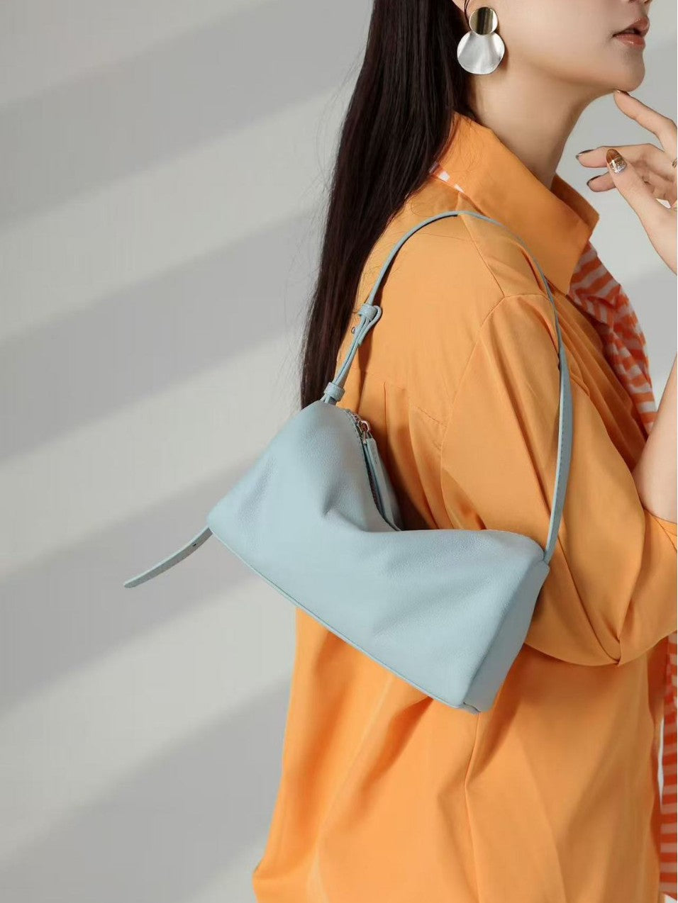 Cattlehide Leather Fashion Cylinder Pencil Box Design Soft Mini Underarm Bags