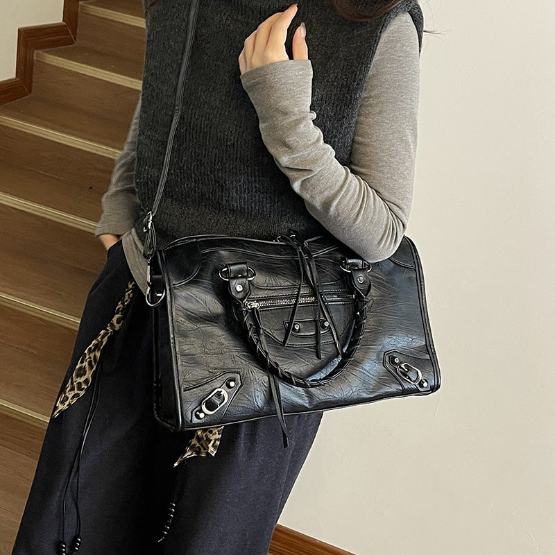Women's Retro Rivet Motorcycle Trendy Large Capacity Women's Shoulder Bag