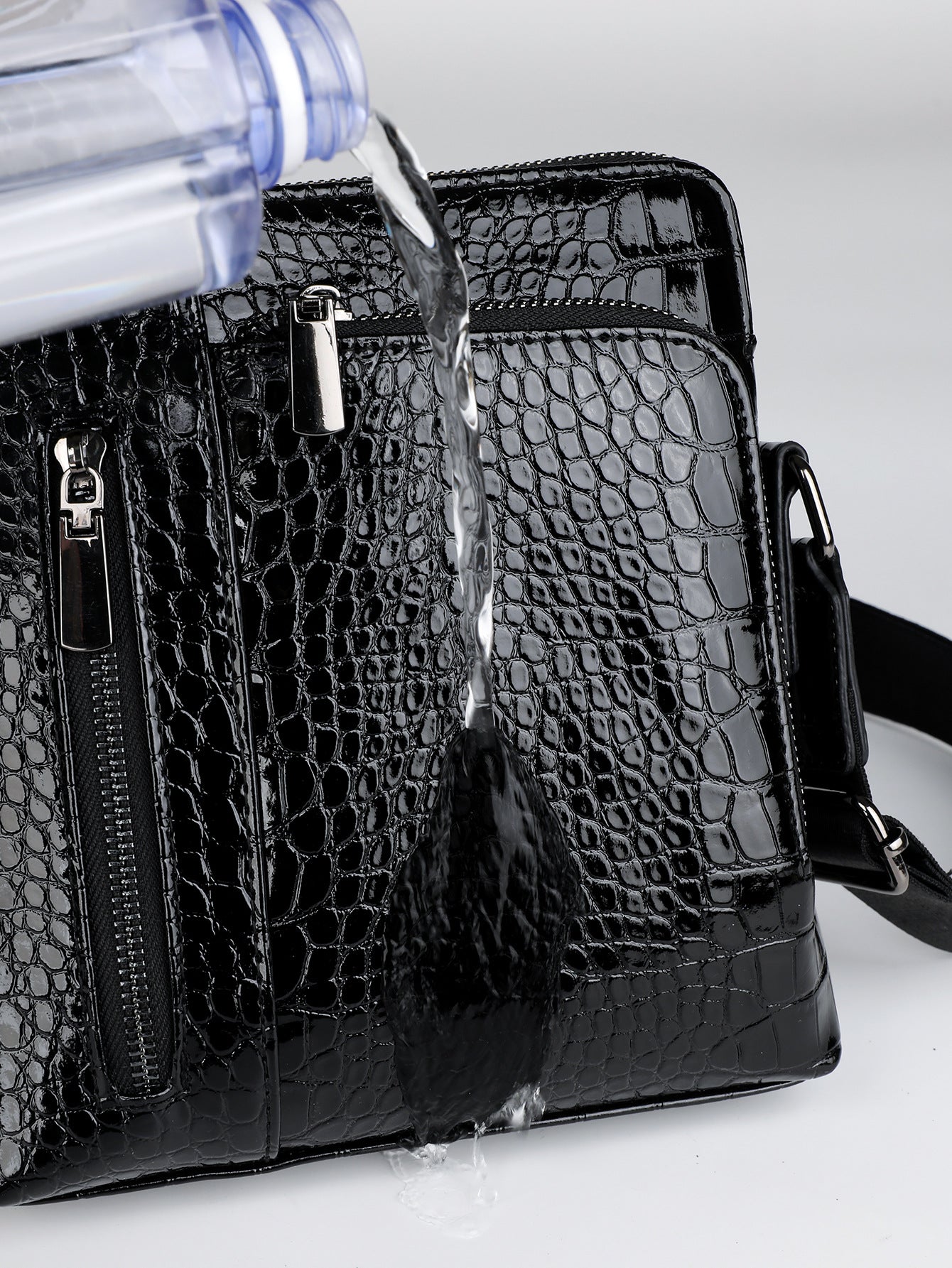 Men's Fashion Crocodile Pattern Soft Leather Business Commute Simple Men's Bags