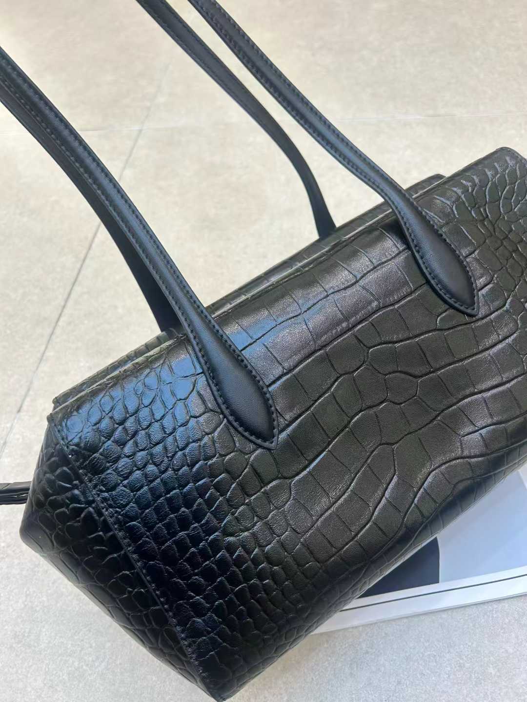 Women's First Layer Crocodile Pattern Cowhide Classic Fashionable One Women's Shoulder Bag