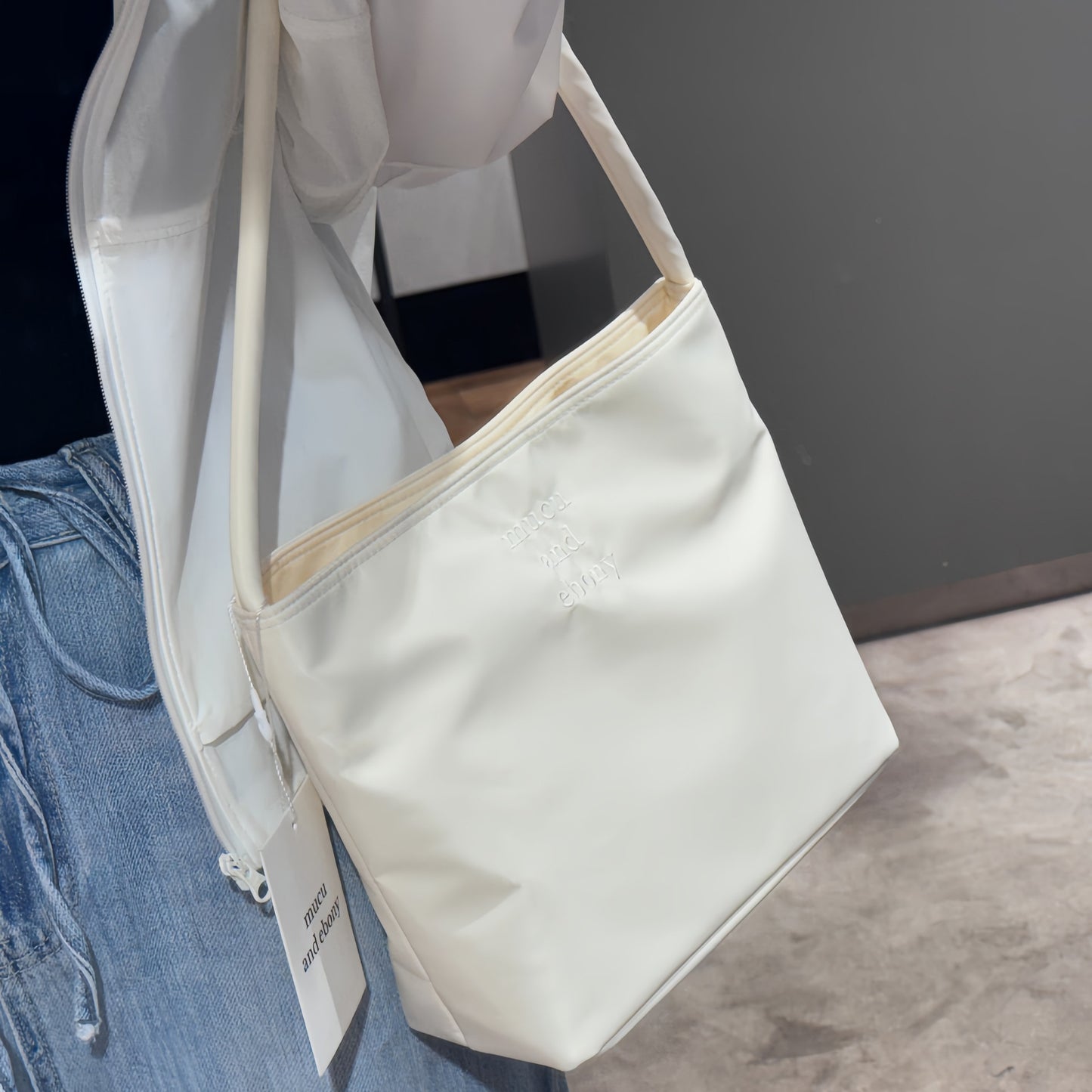 Trendy Attractive Women's Niche Nylon Commute Bucket Bags