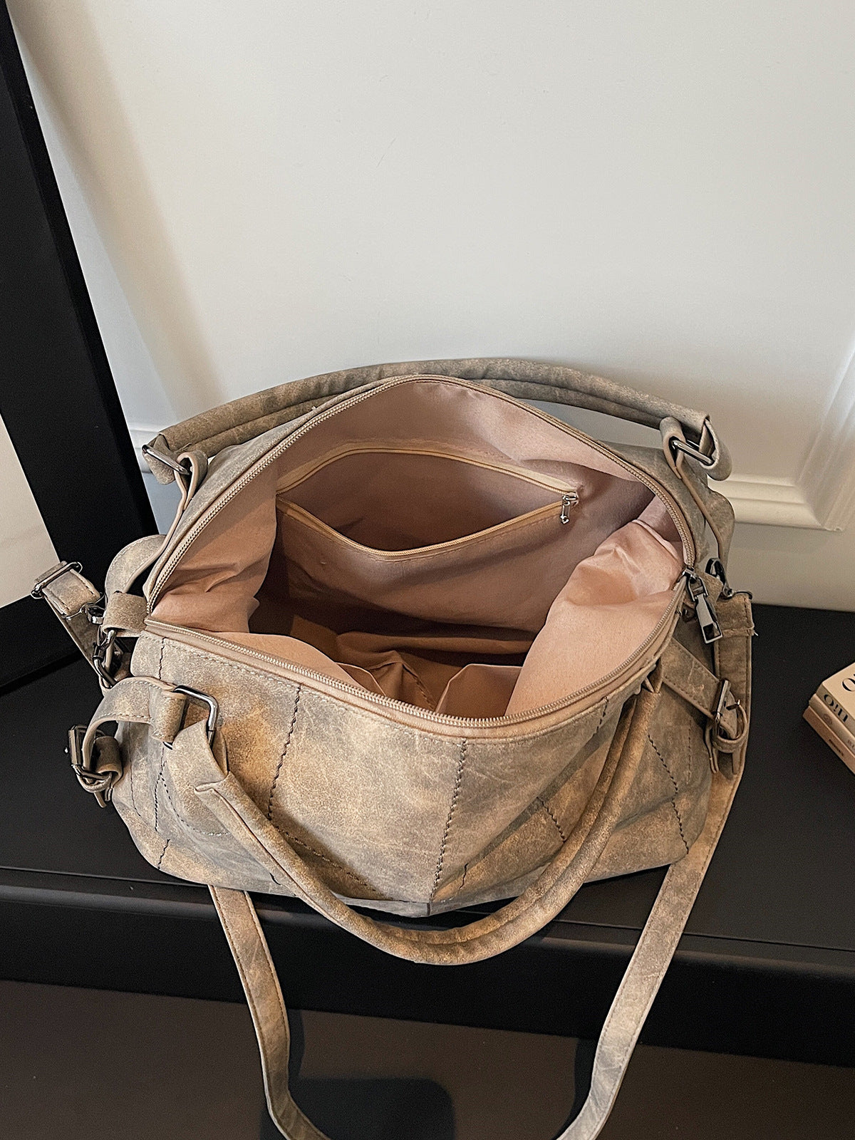 Women's Versatile Fashion Retro Large Capacity Portable Bags
