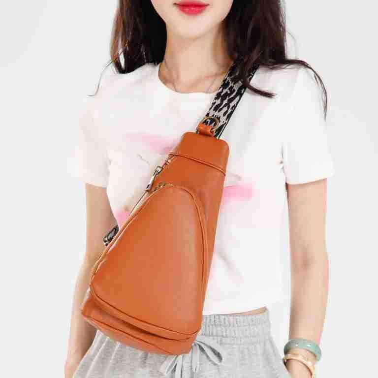 Comfortable Retro Diamond Patterns Leopard Strap Women's Messenger Bag