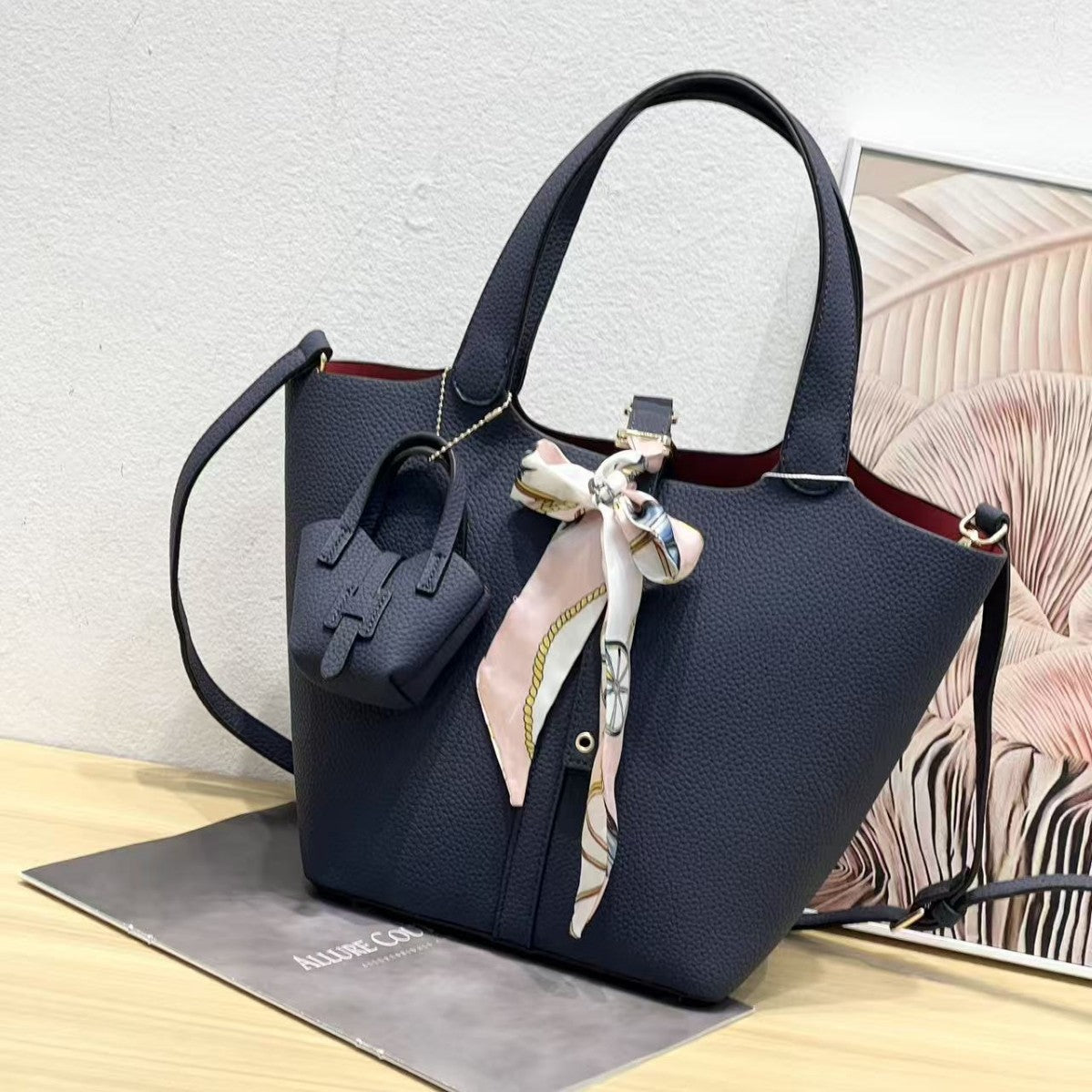 Women's Soft Leather Lychee Pattern Vegetable Basket Classic Women's Handbag