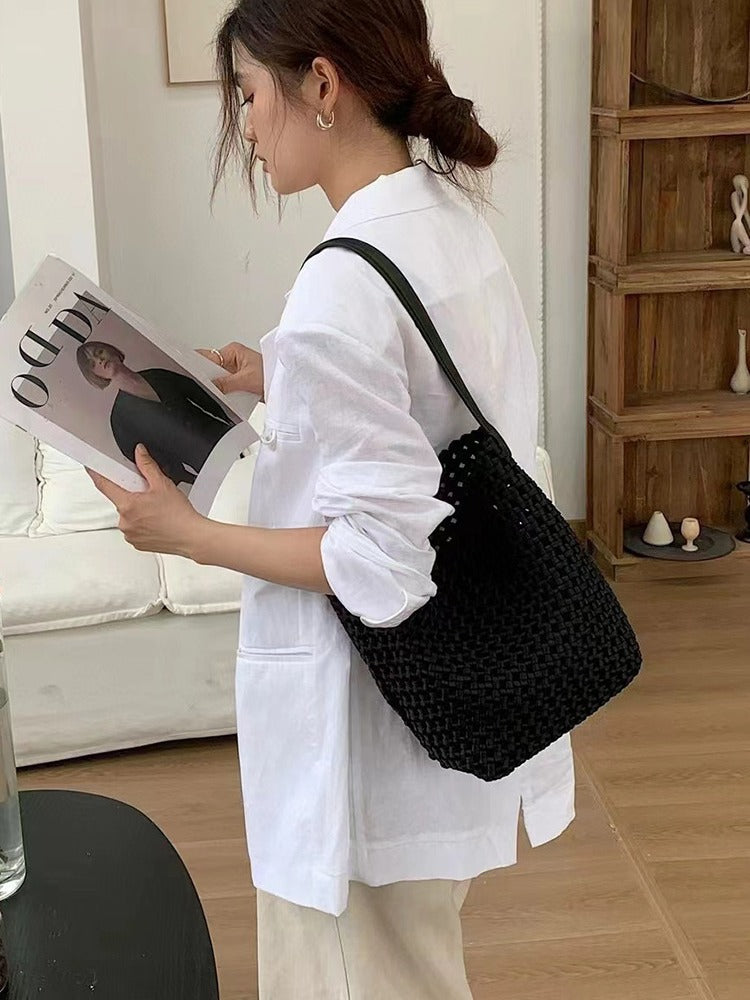 Idle Style Large Capacity First Layer Cowhide Hand-woven Single Bucket Bag
