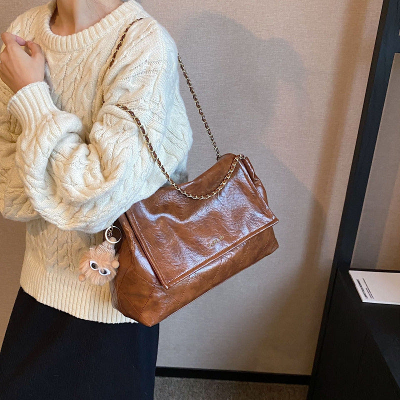 Women's Cute Retro Stylish Good Texture Large Capacity Commuter Shoulder Bags