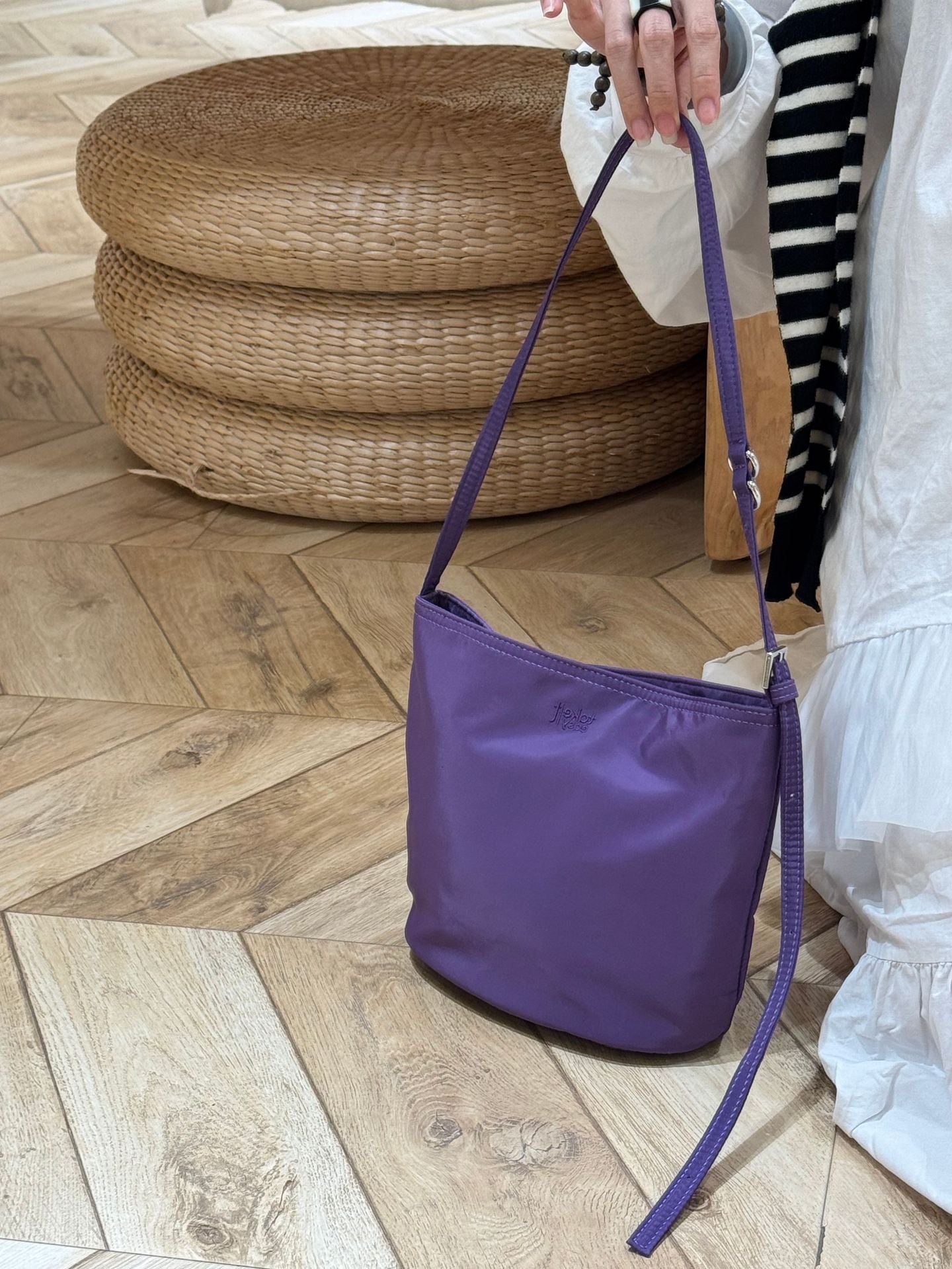 Women's Niche Nylon Cloth Lightweight Commute Minimalist Bucket Bag