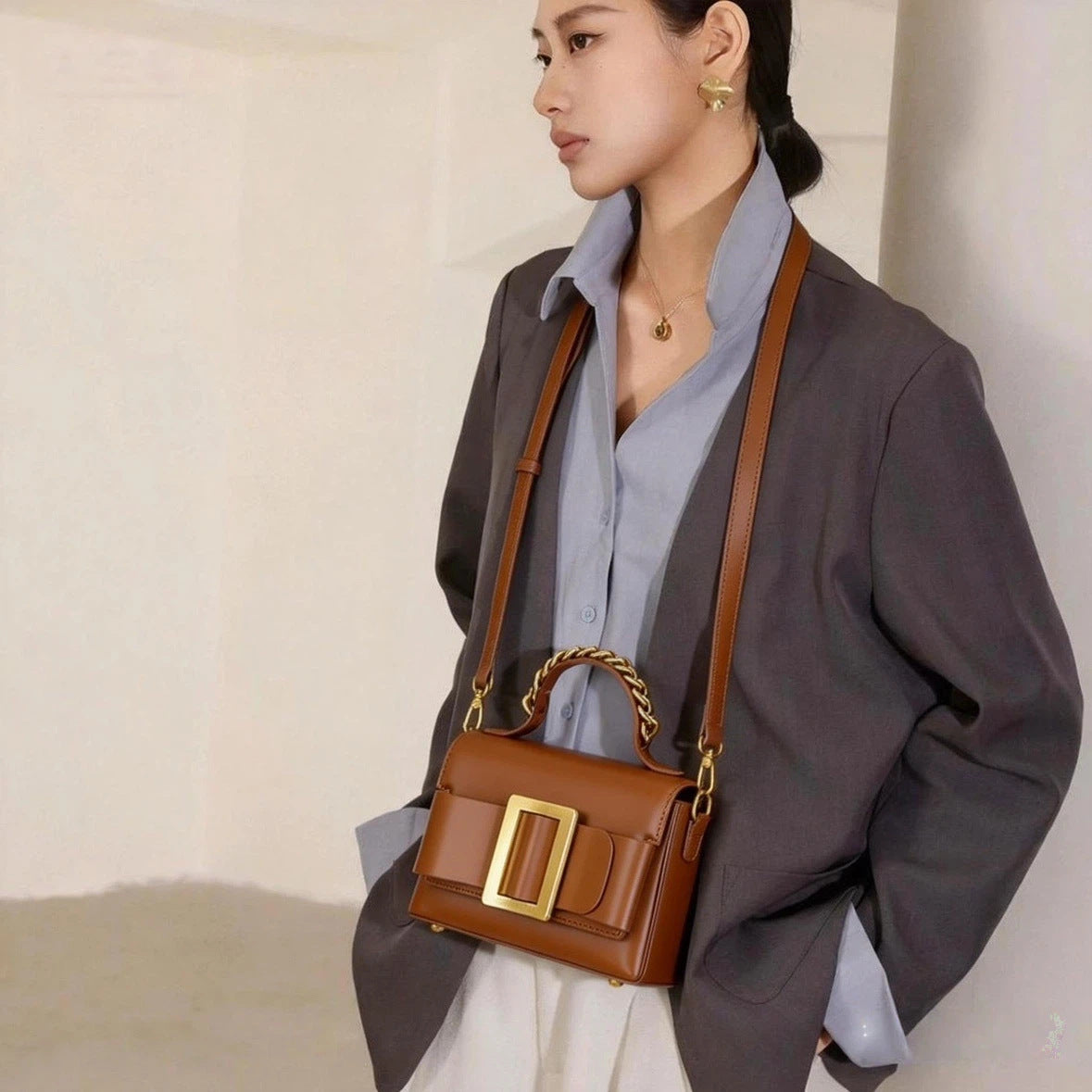 Innovative Women's Niche Metal Chain Design Handbags
