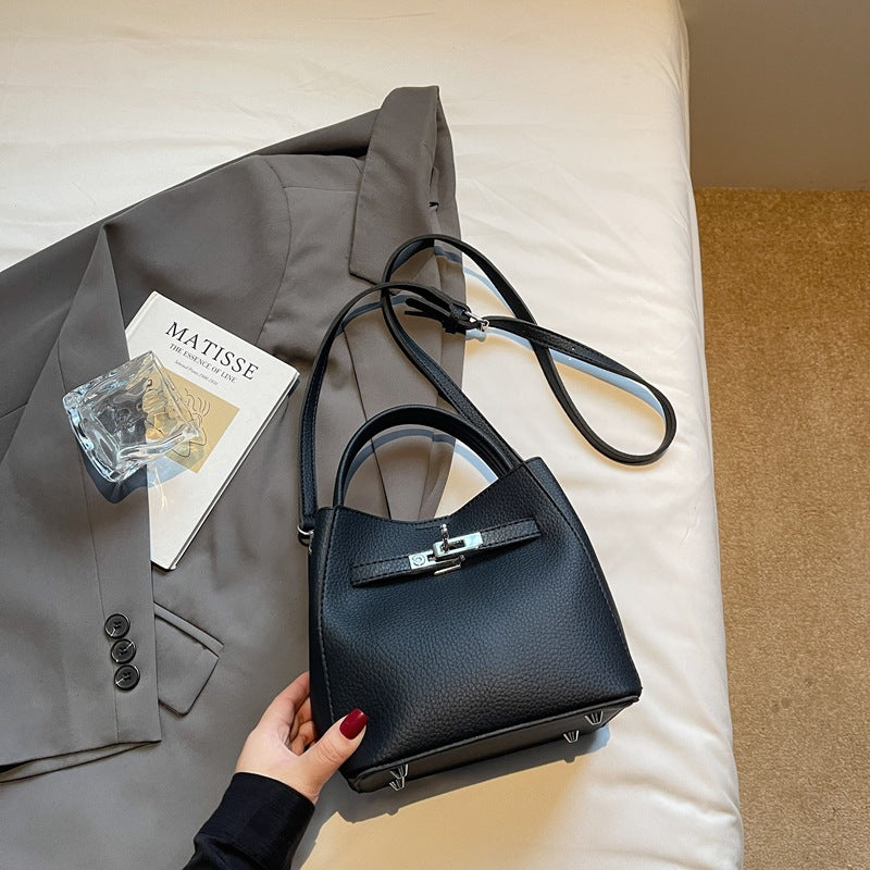 Classic Women's Sense Retro Fashion Popular Bucket Bag