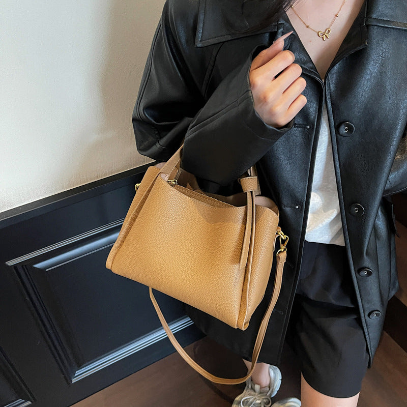 Women's Spring Simple Advanced Texture Trendy Large Capacity Commuter Shoulder Bags
