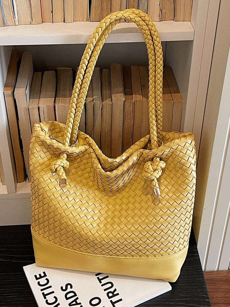 Women's High-grade Hand-woven Fashion Commuter Vintage Bucket Bag