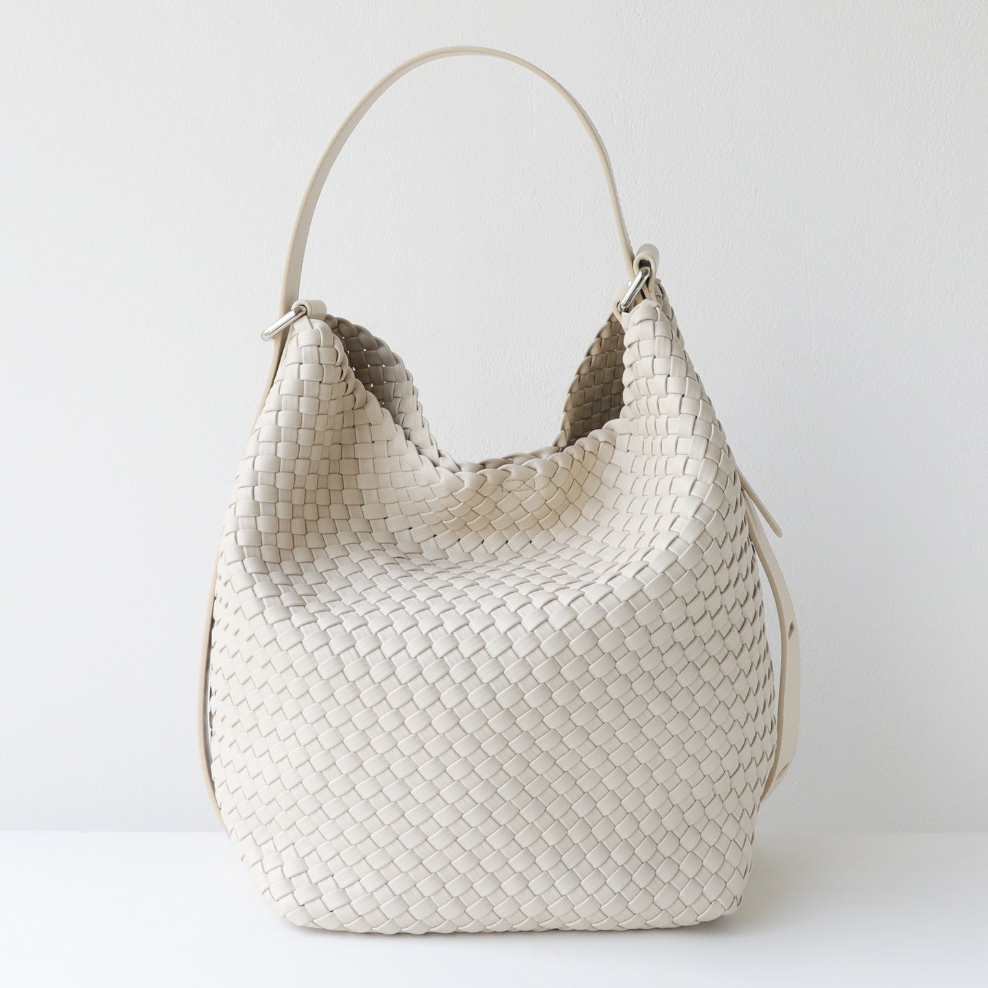 Simple Niche Hand-woven Loose Commuter Large Bucket Bag