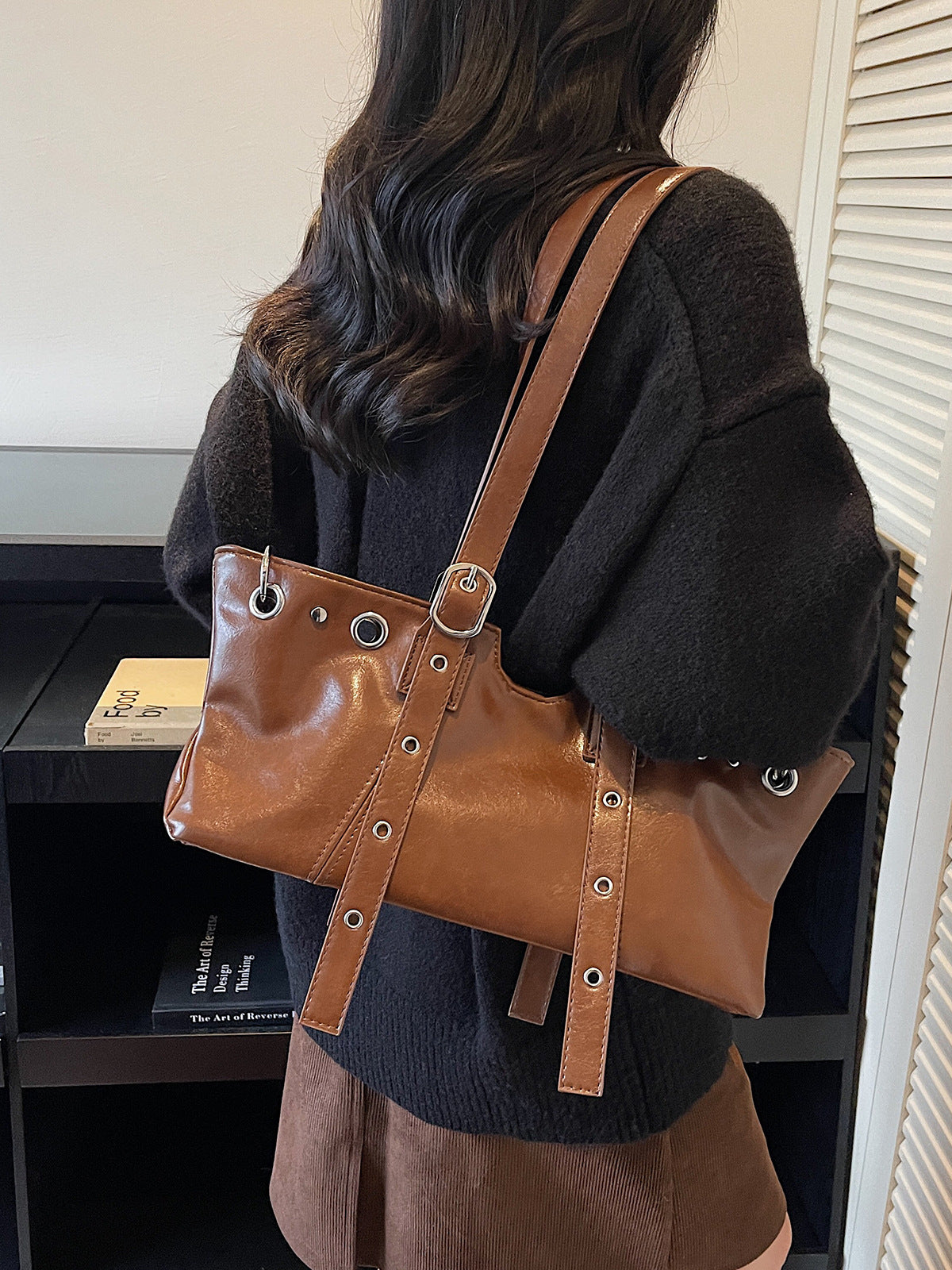 Women's Retro Large Capacity Fashion Commuter Loose Bags