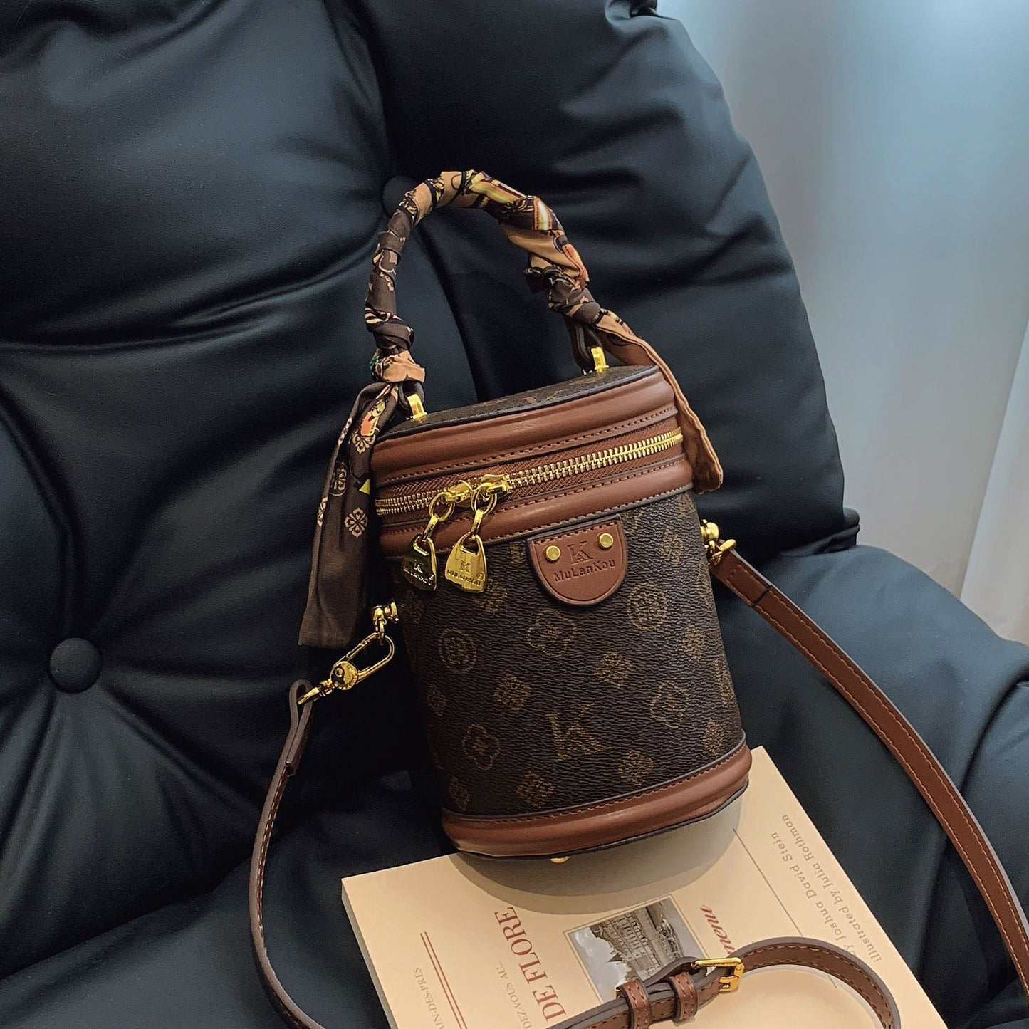 Women's High-grade Printing Rich Fashion Fashionable Retro Portable Bucket Bag