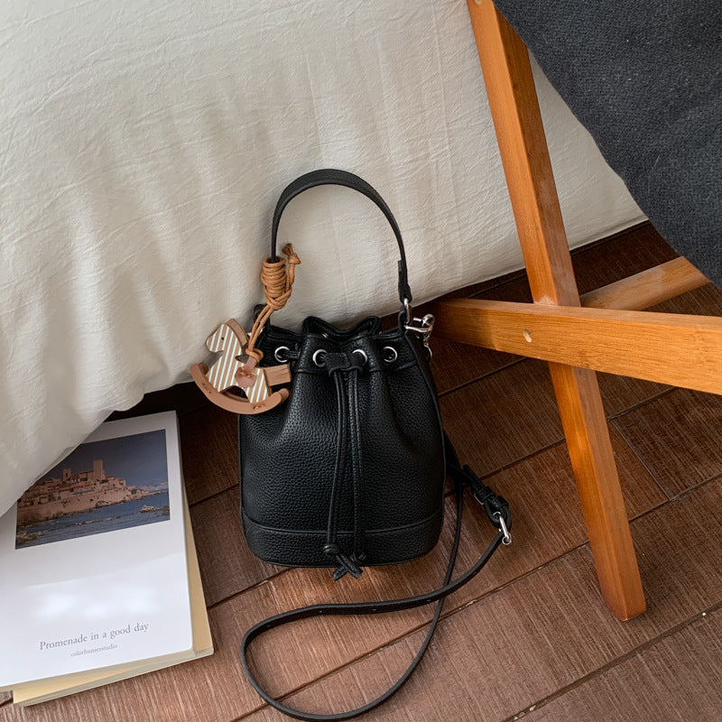 Women's Exquisite Outing Fashionable High-grade Commuter Cross Shoulder Bags