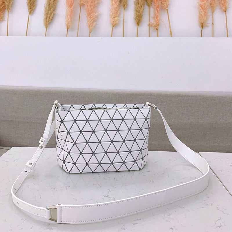 Women's Matte Geometric Diamond Quilted Stray Fashion Simple Wide Bags