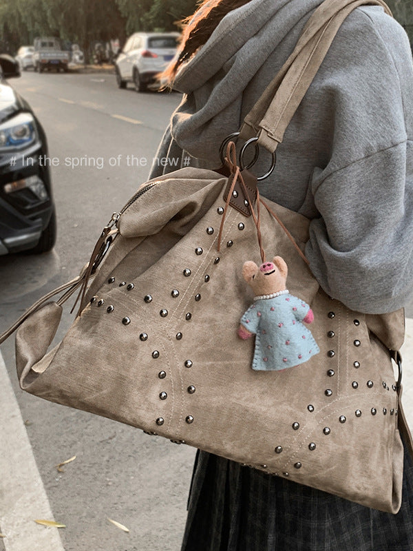 Women's Retro Fashion Rivet Simple Large Capacity Handbags