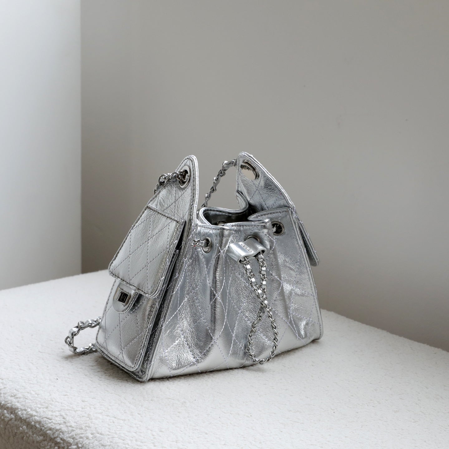 Women's Classic Style Drawstring Diamond Chain Leather Underarm Bag