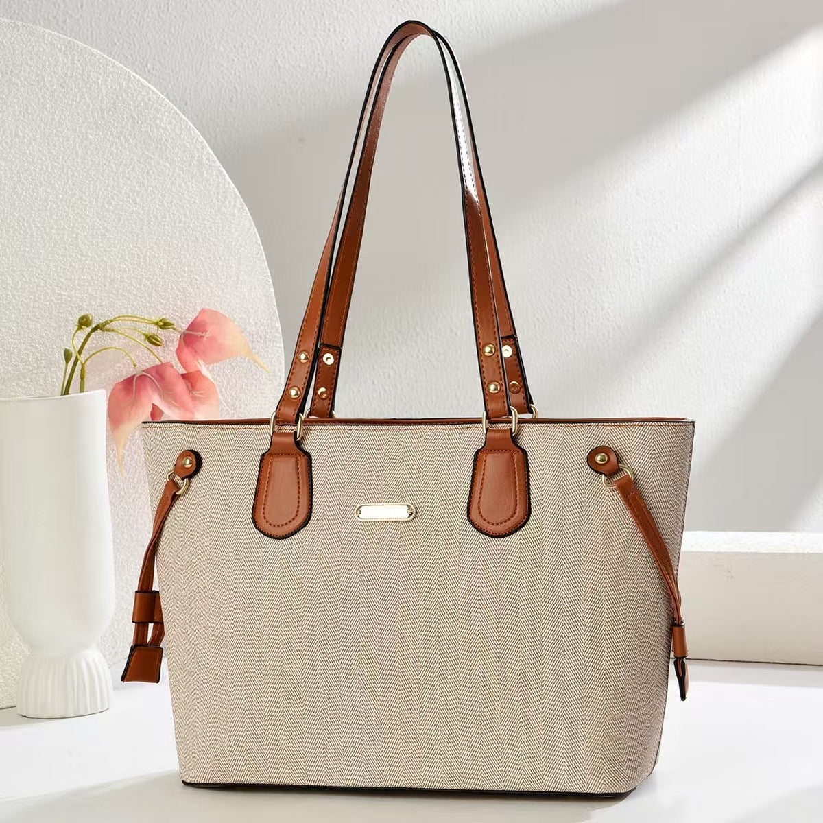 Women's Textured Western Style Large Capacity Fashion Niche Commuter Women's Shoulder Bag