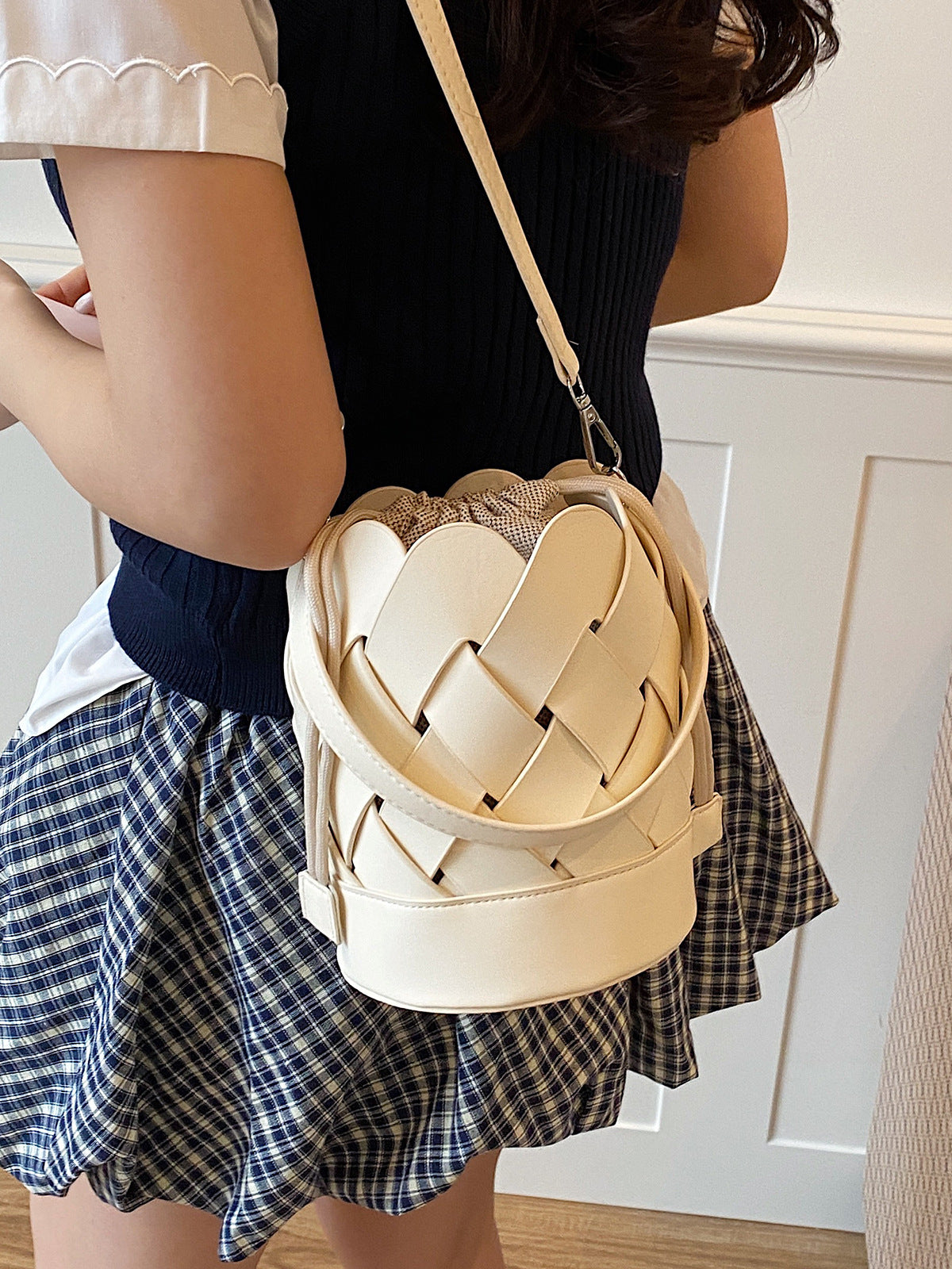 Women's Unique Niche Woven Fashion Exquisite Bucket Bag