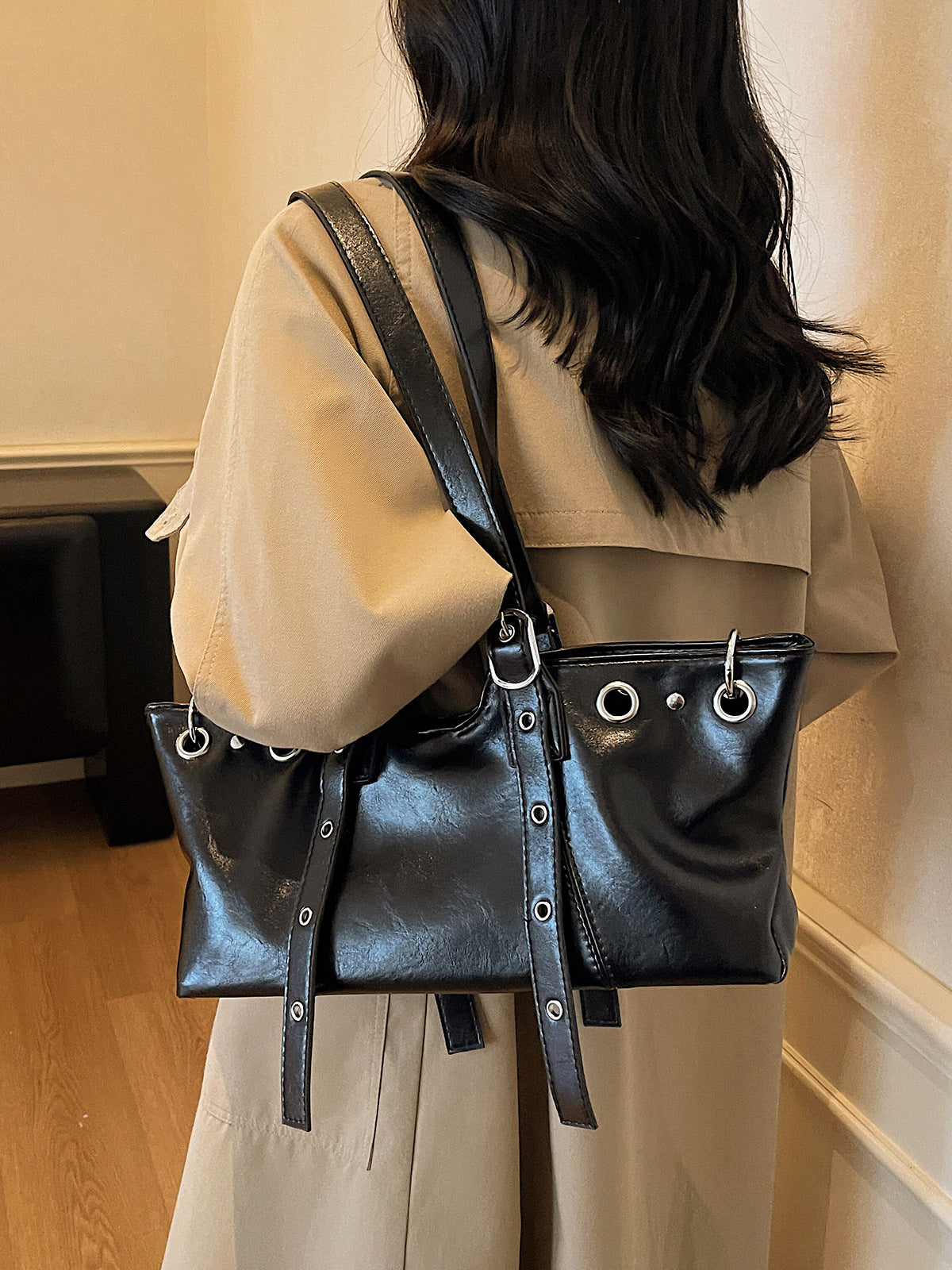 Women's Retro Large Capacity Fashion Commuter Loose Bags
