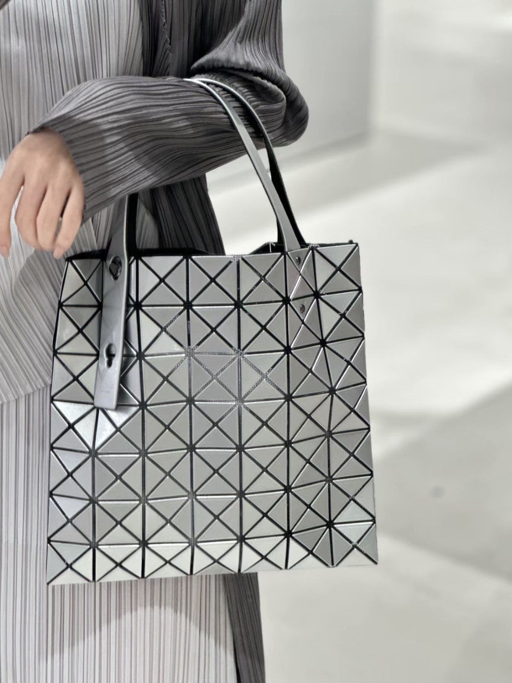 Women's Rhombus Seven Cells Matte Metal Color Tote Bag