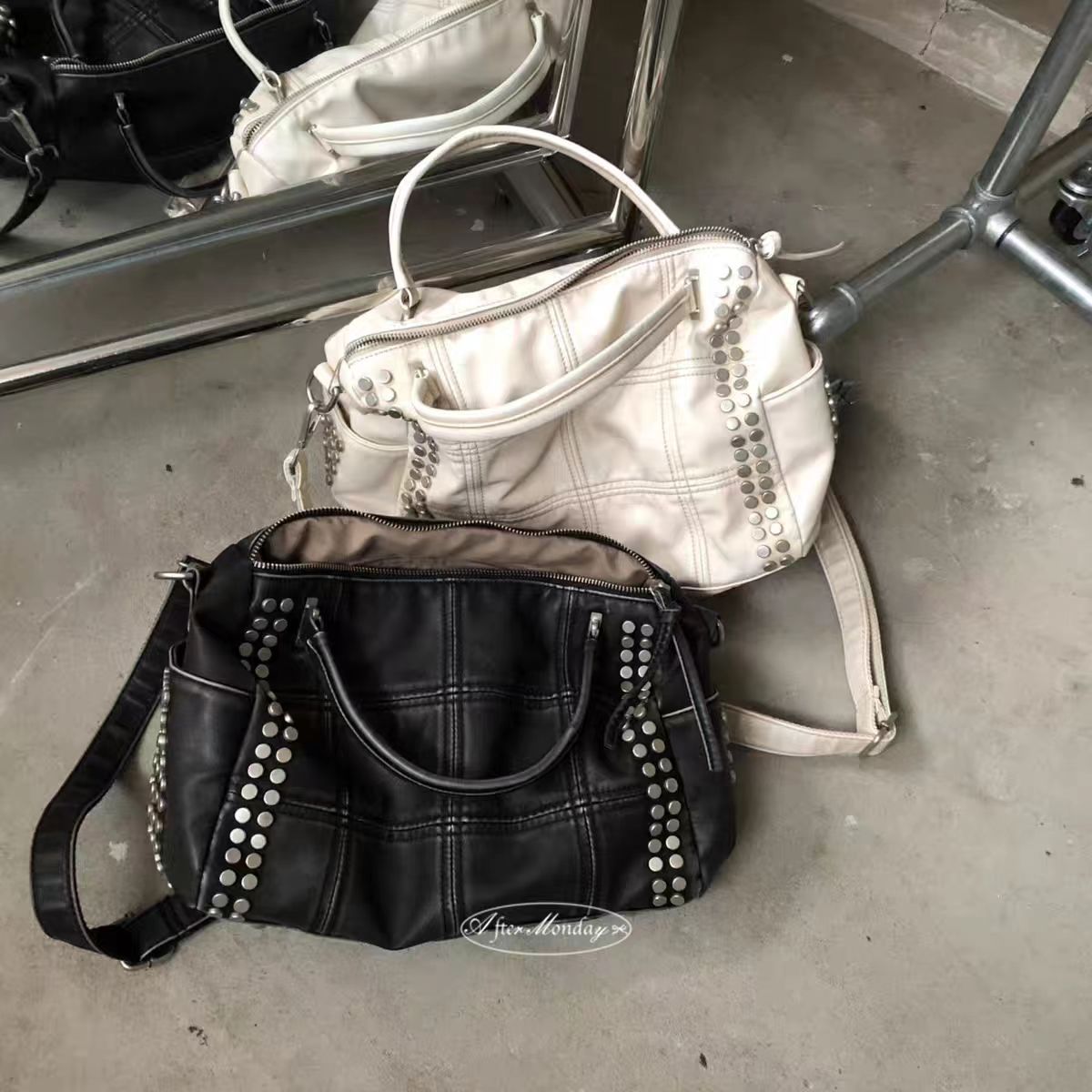 Women's Style Retro Rivet Plaid Large Capacity Portable Bags