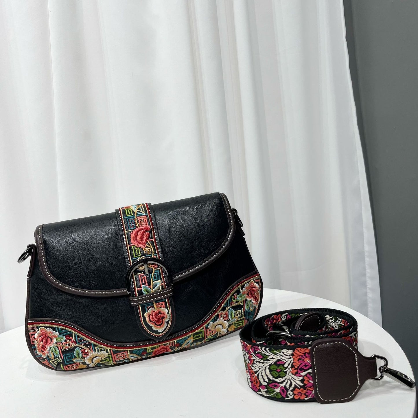 Women's Style Embroidery Texture Artistic Large Capacity Shoulder Bags