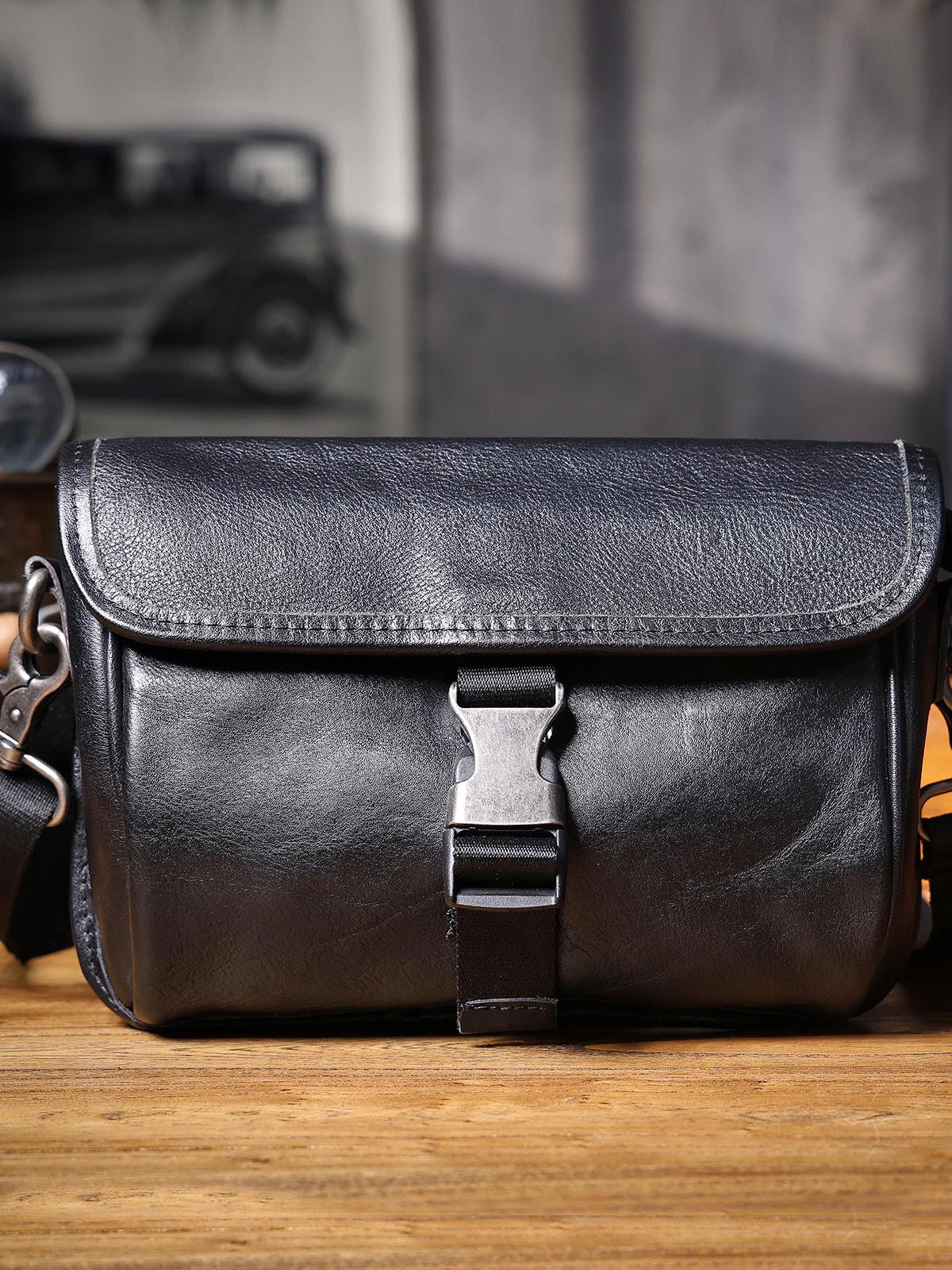Men's Genuine Leather Simple Handmade First Layer Vegetable Tanning Small Square Bags