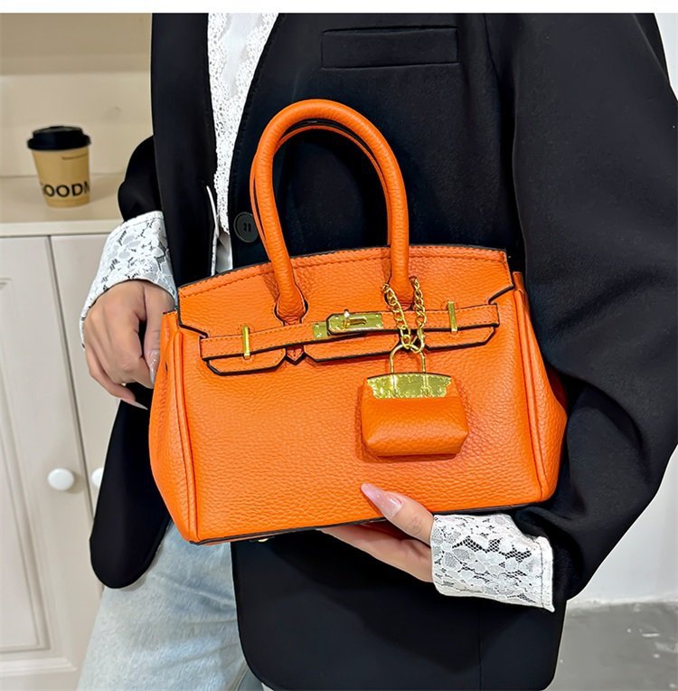 Unique Classy Women's Platinum Large Capacity Women's Shoulder Bag