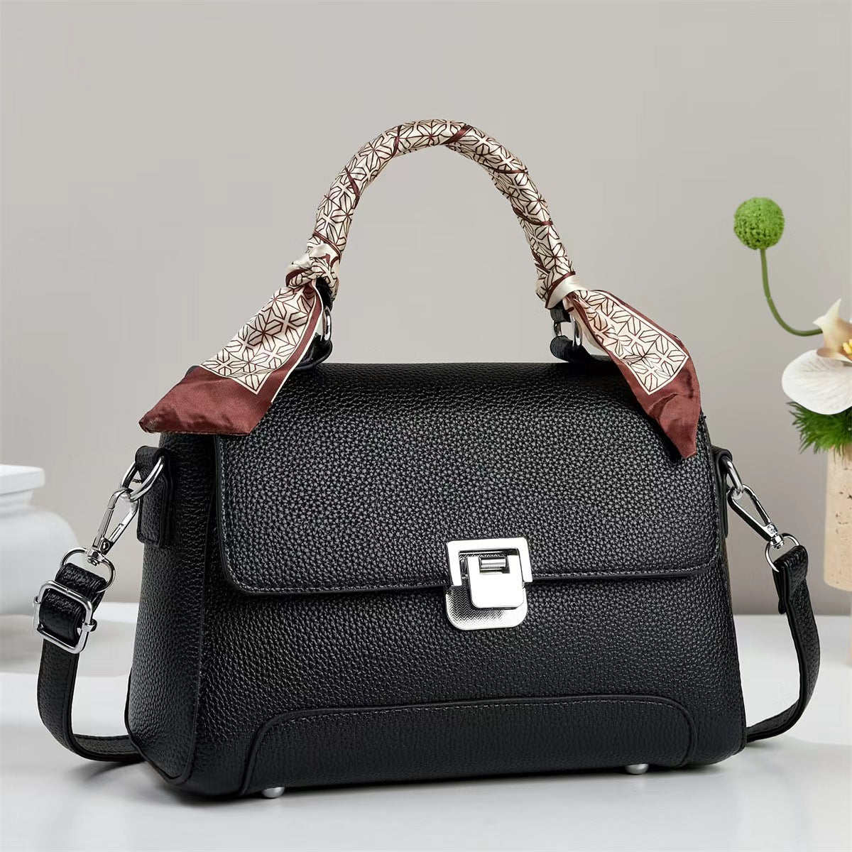 Women's Embossed Stitching Pouch Good-looking Large Capacity Women's Handbag