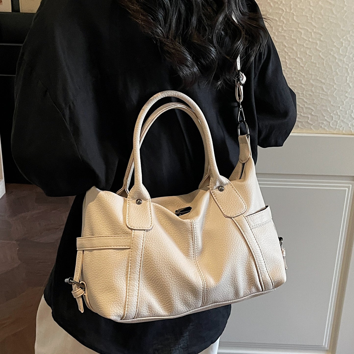 Large Capacity Female Height Textured Retro Handbags